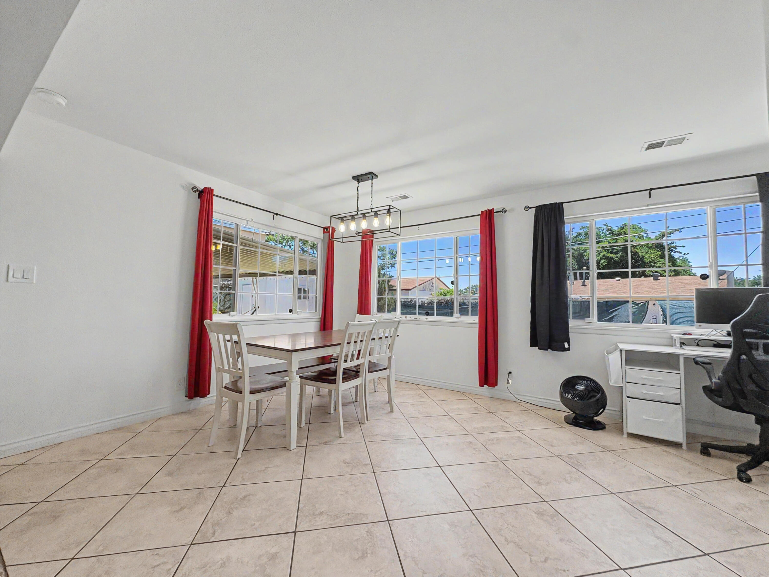 3808 Candelaria Road NE