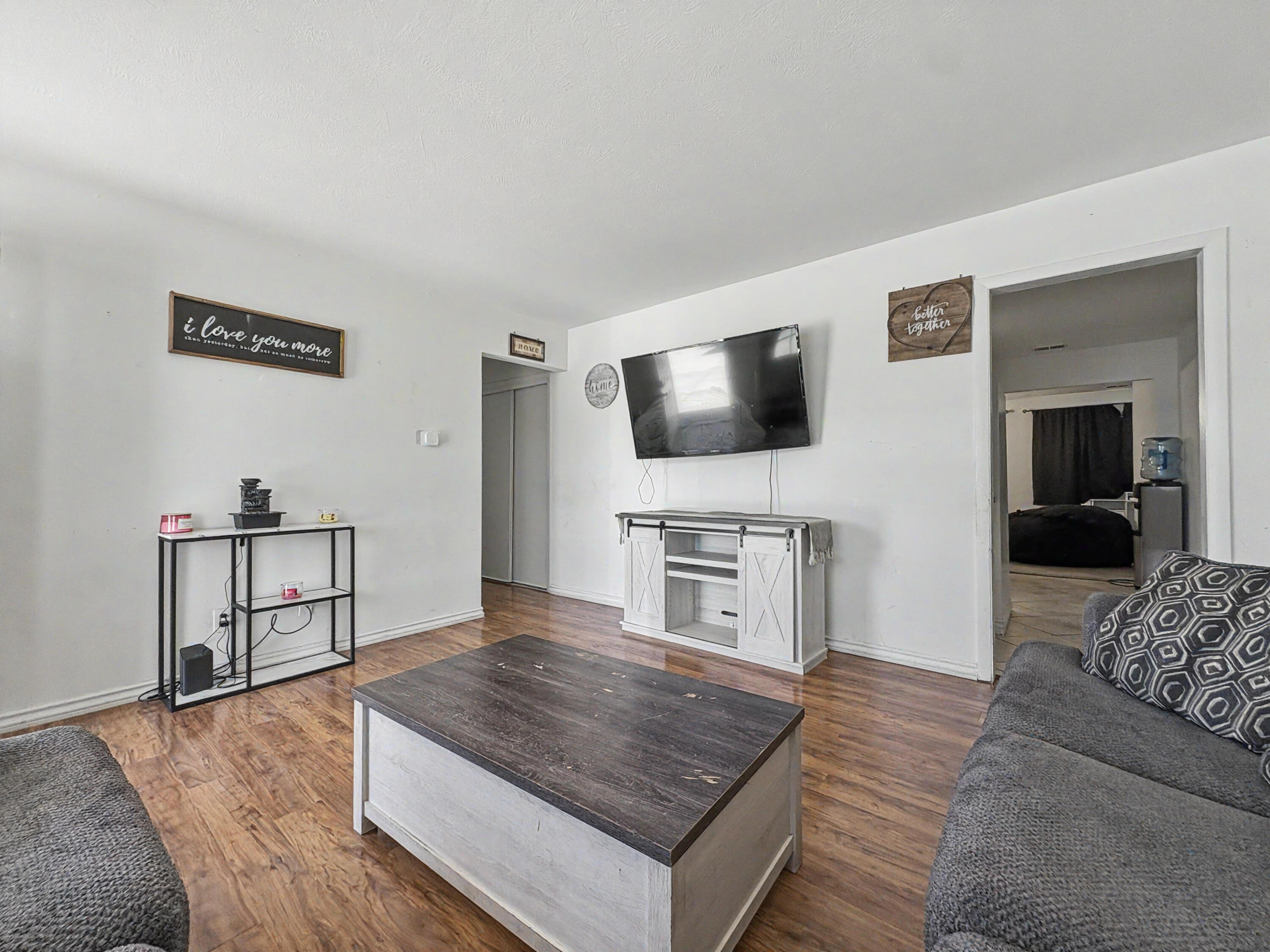 3808 Candelaria Road NE