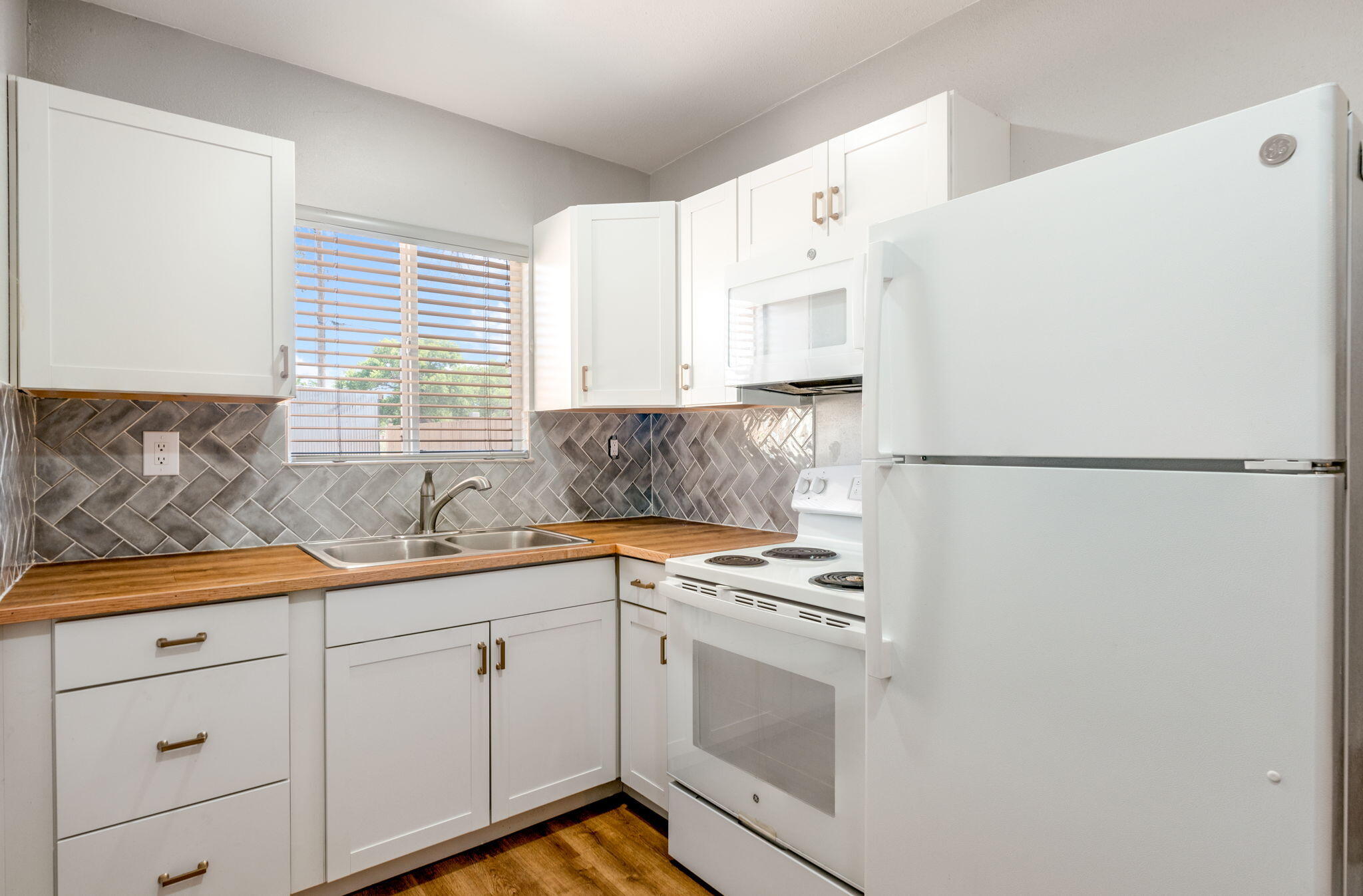 2824 Pajarito Road SW