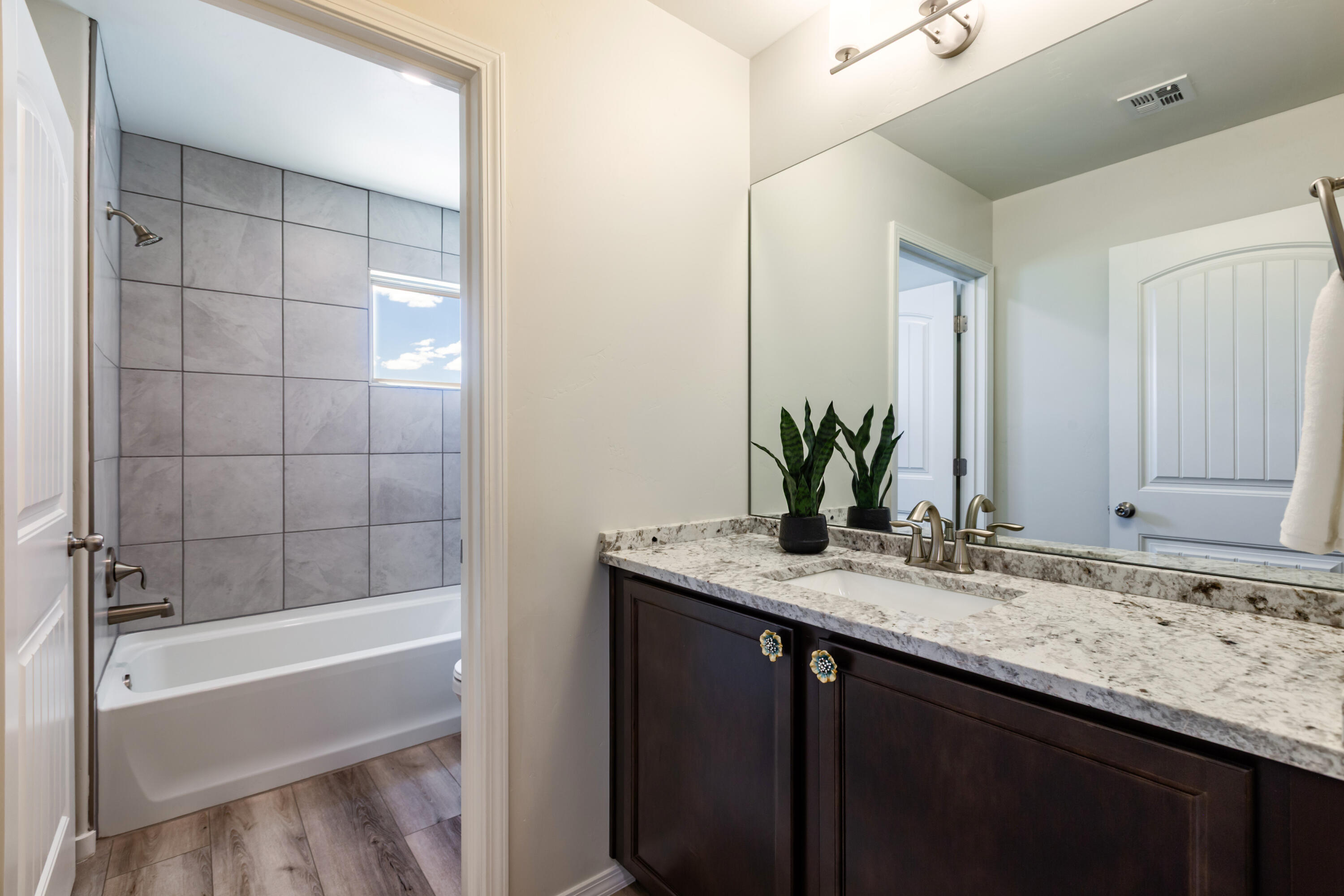 4381 Lauren Loop NE