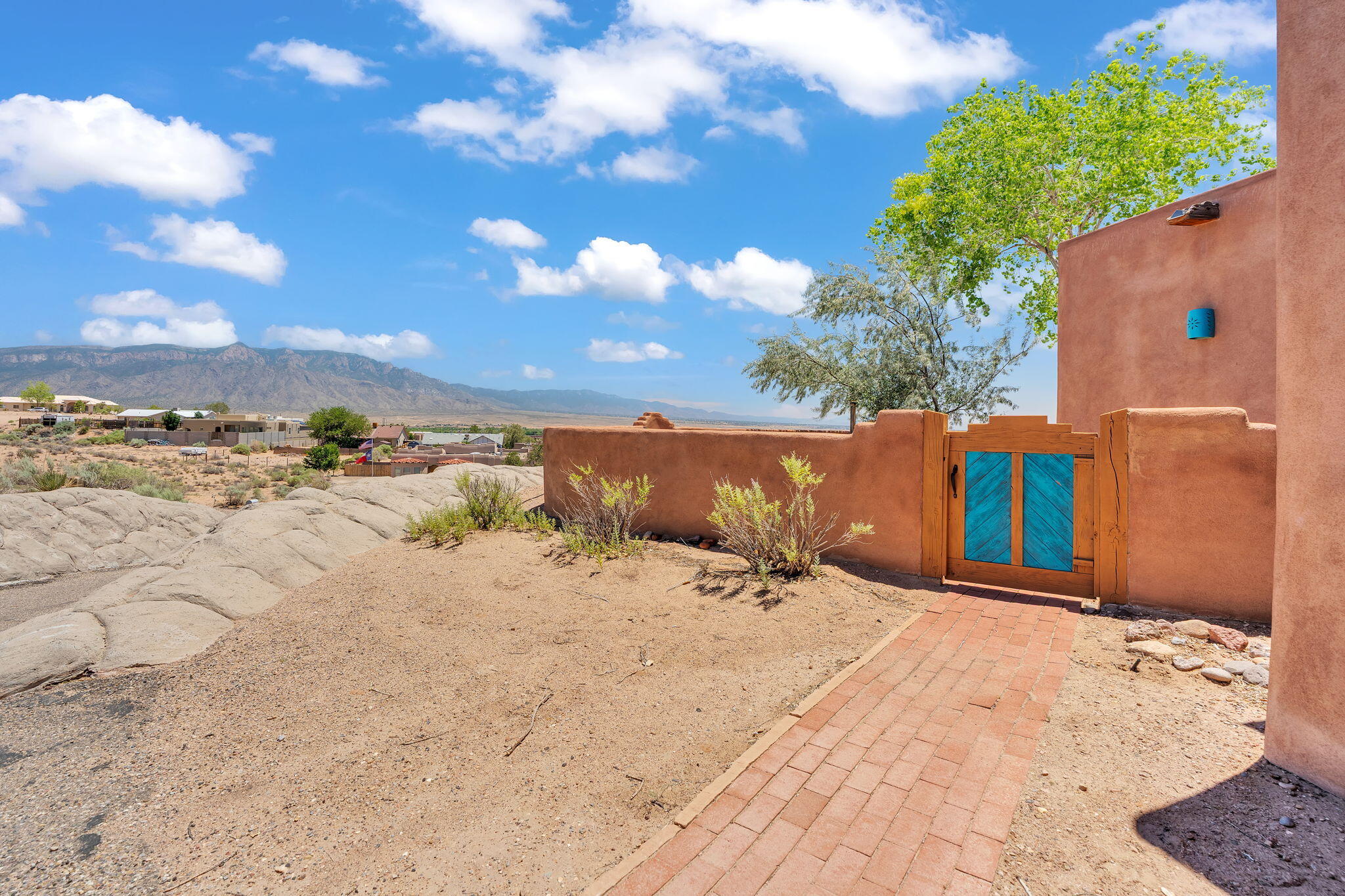 1201 Chihuahua Road NE