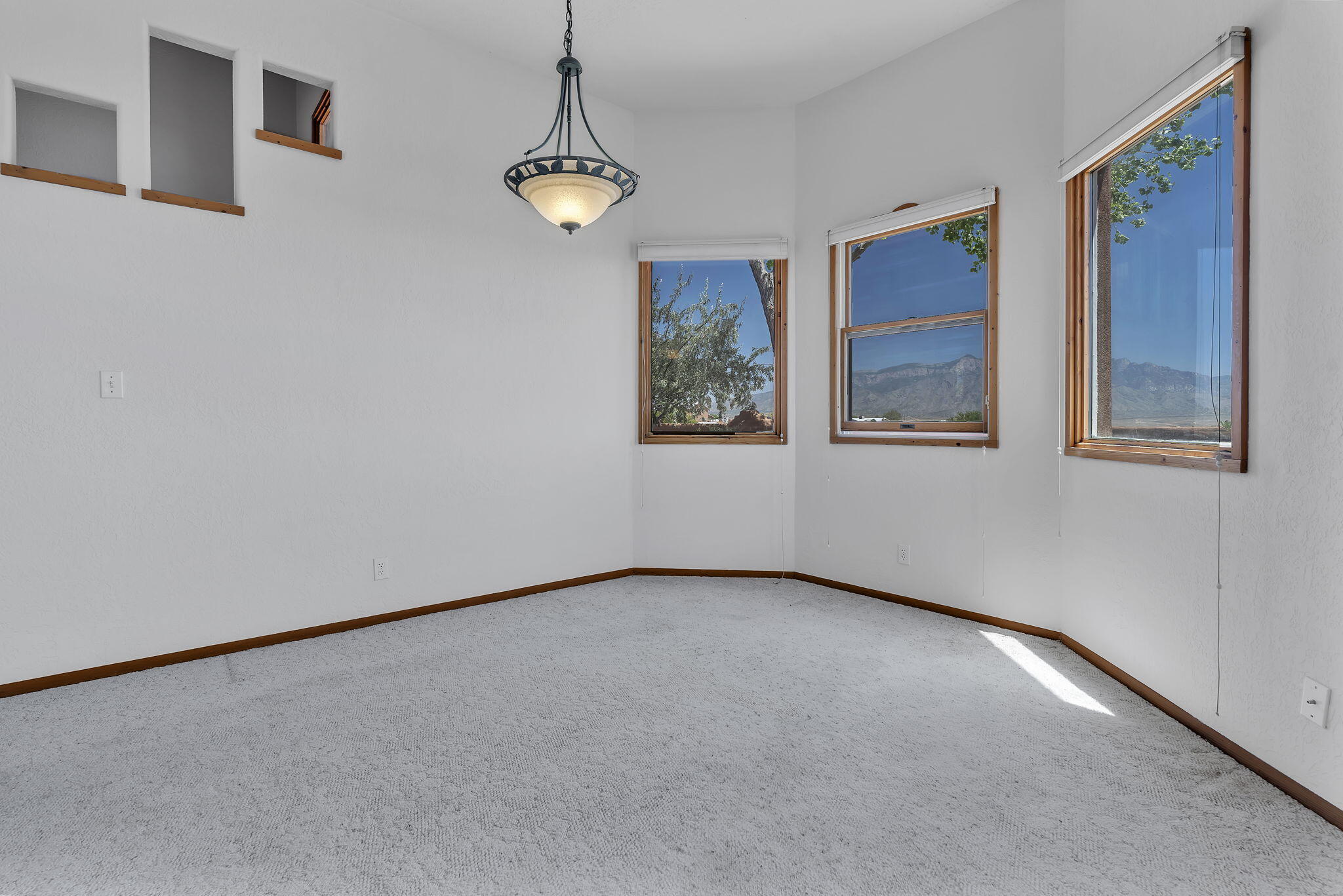 1201 Chihuahua Road NE