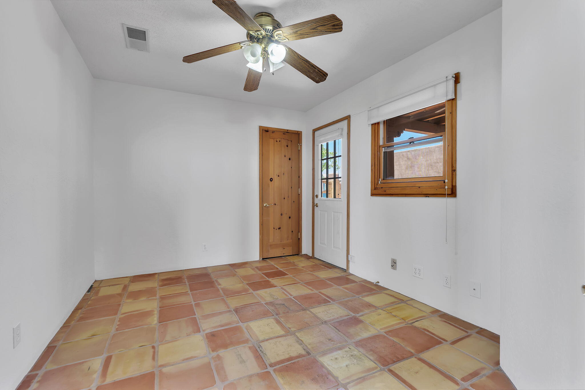 1201 Chihuahua Road NE