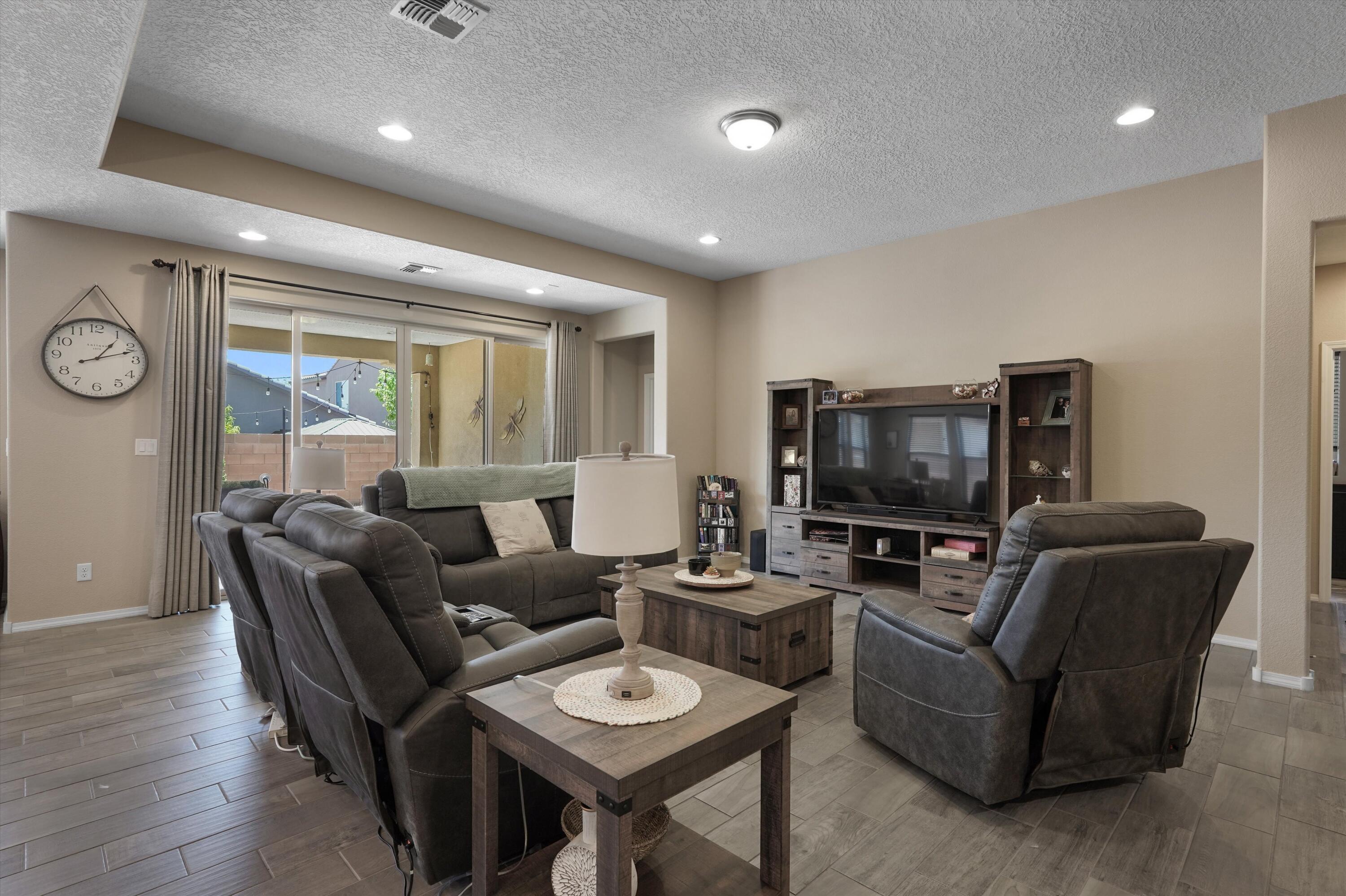 3123 Walsh Loop SE