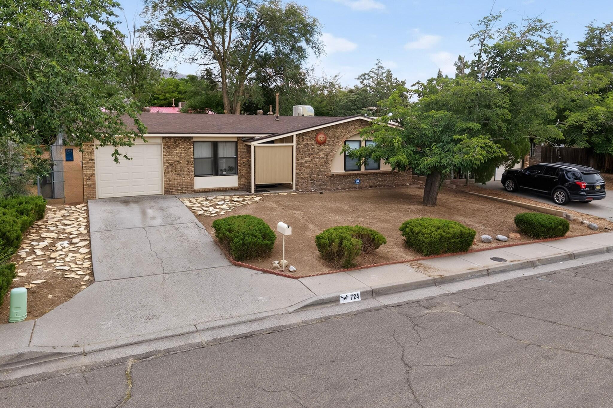 724 Monell Drive NE