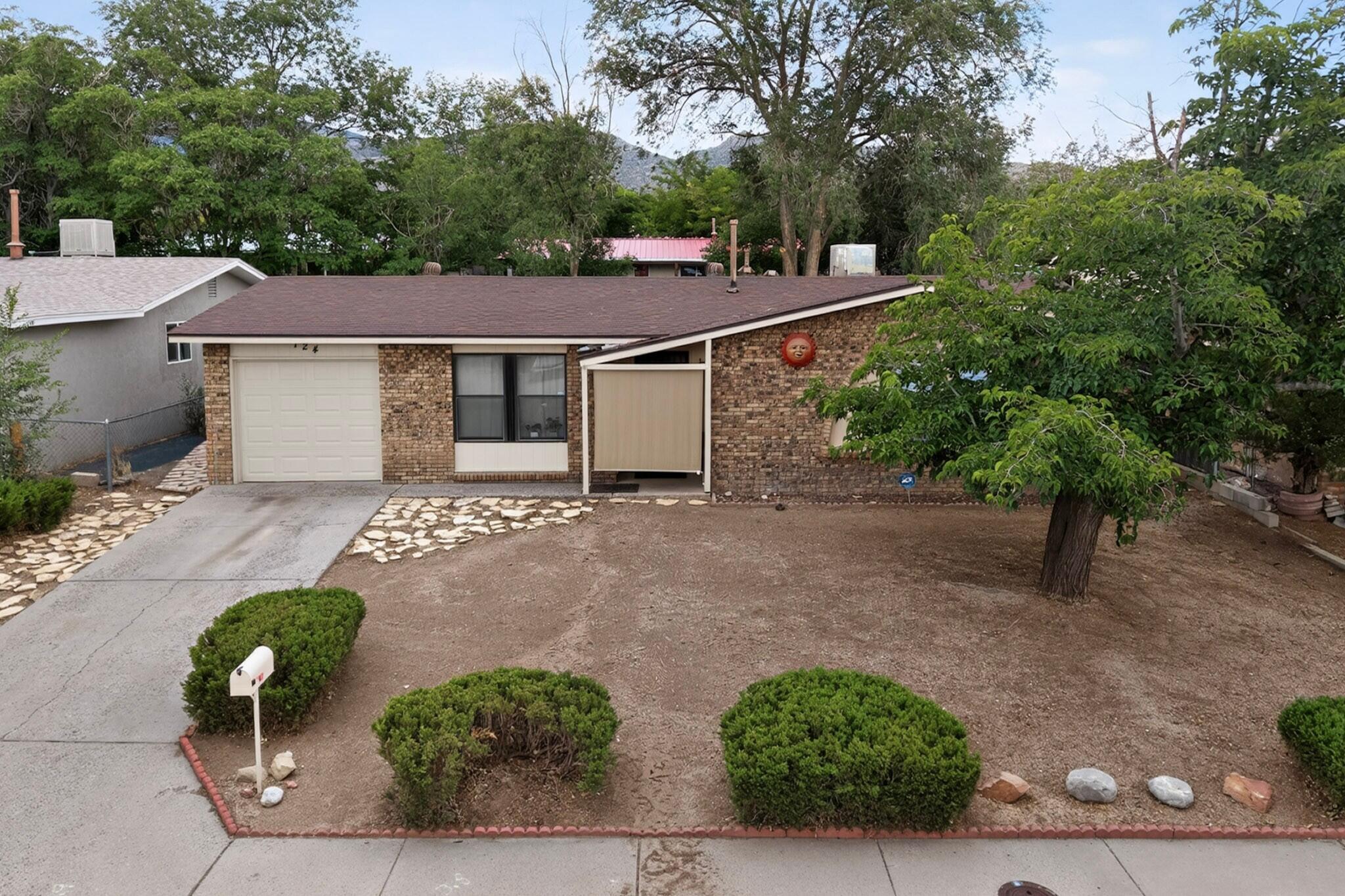 724 Monell Drive NE