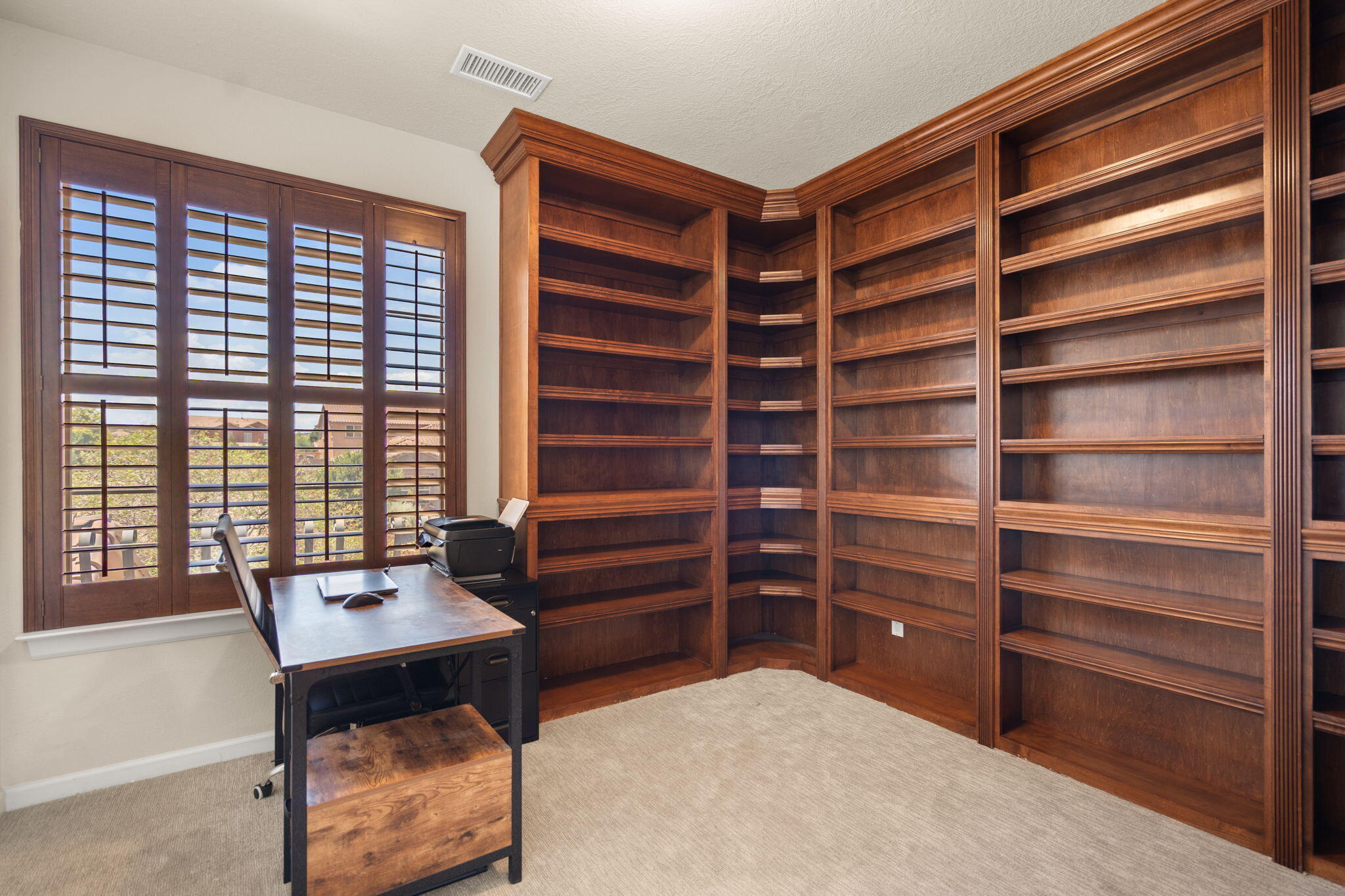 20 Los Balcones Place NE