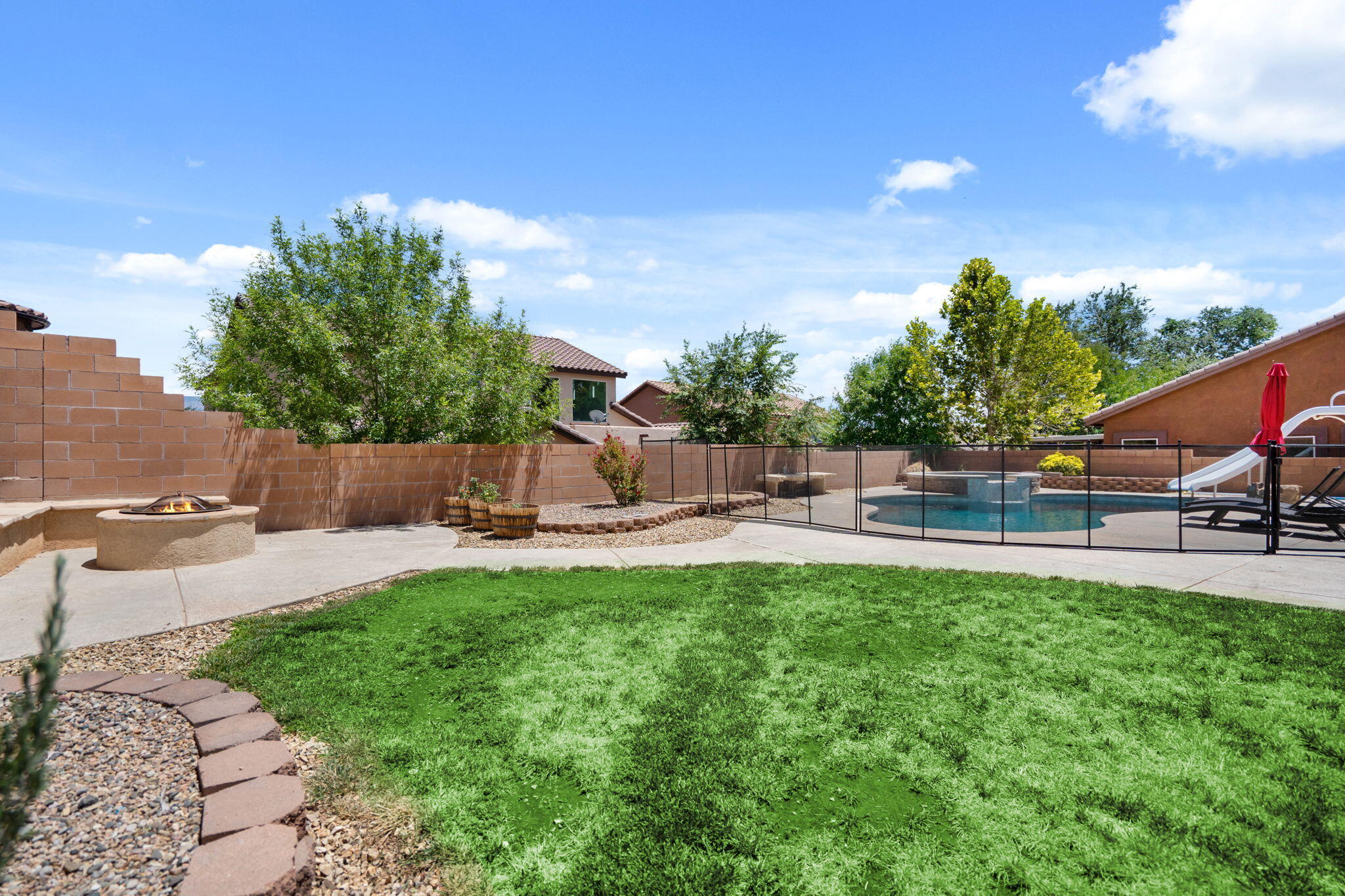 20 Los Balcones Place NE