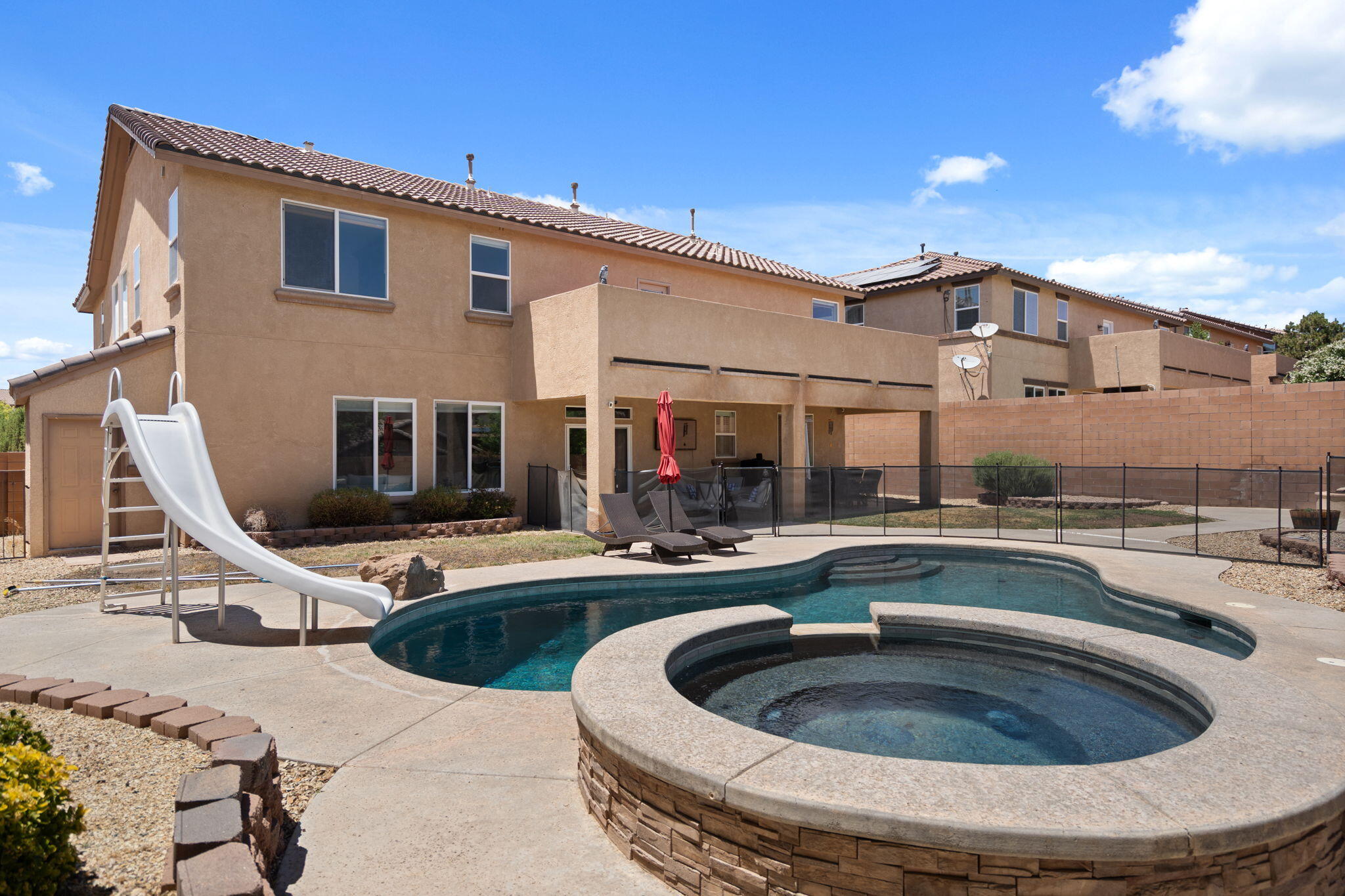 20 Los Balcones Place NE