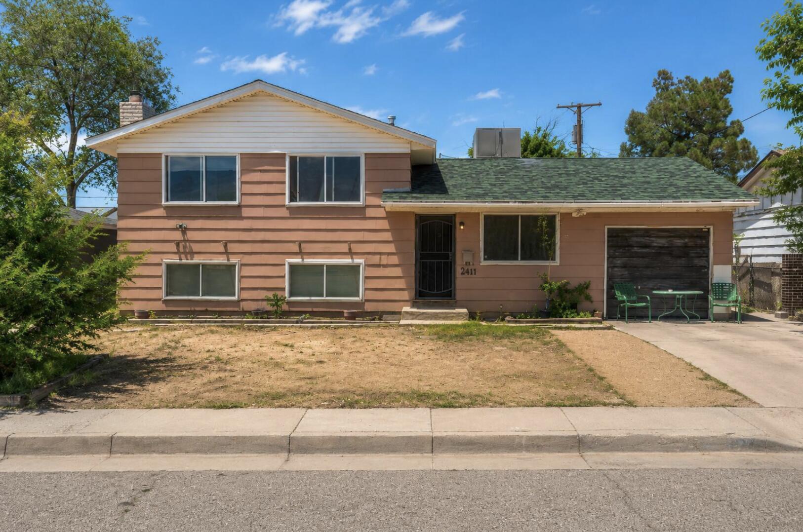 2827 Dorothy Street NE