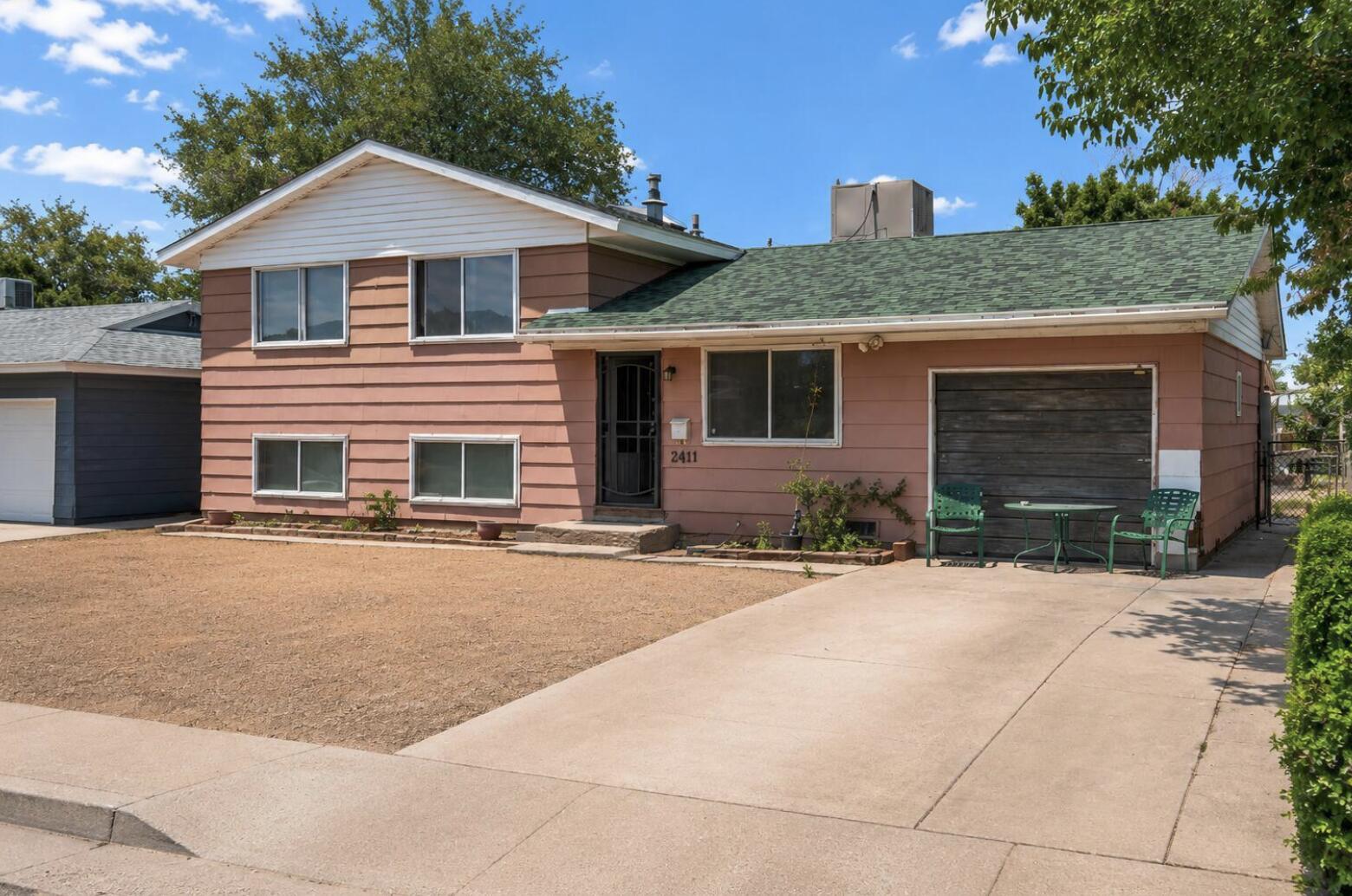 2827 Dorothy Street NE