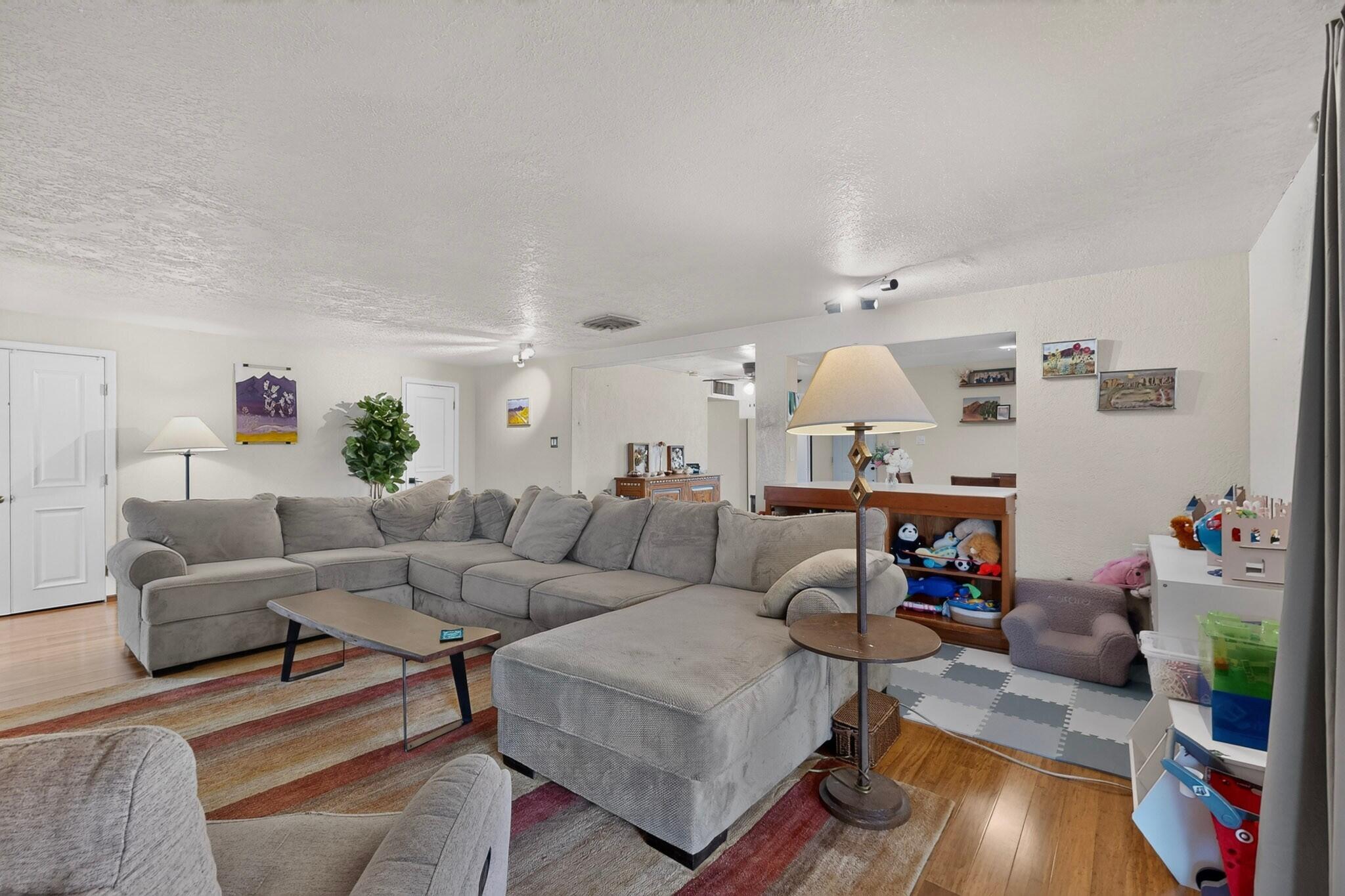 3405 Cardenas Drive NE