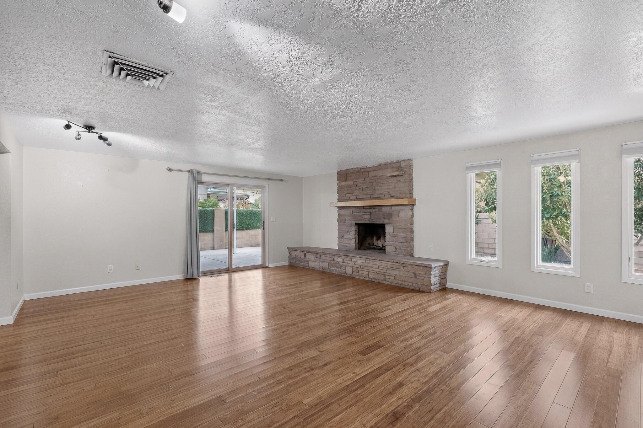 3405 Cardenas Drive NE