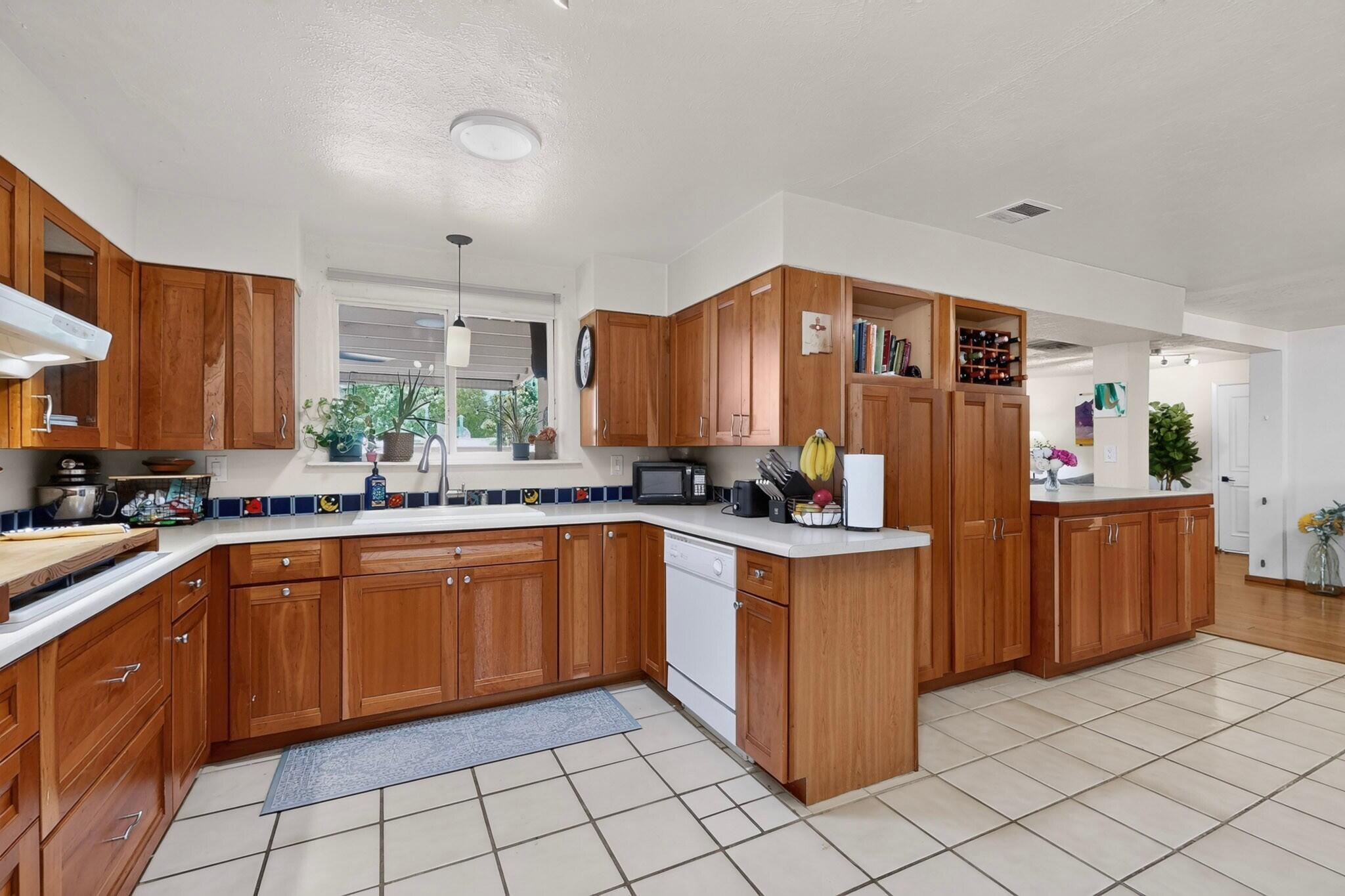 3405 Cardenas Drive NE