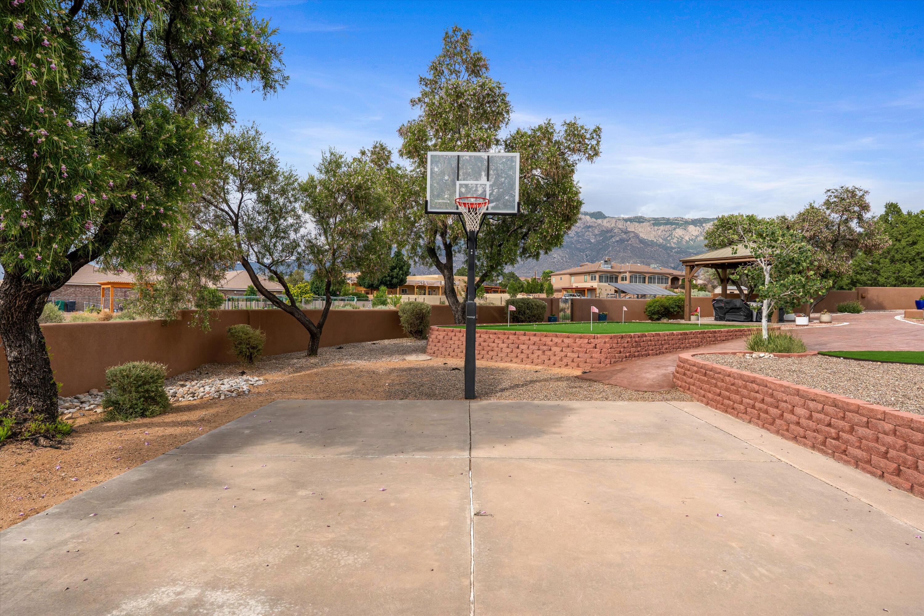 10709 San Francisco Road NE
