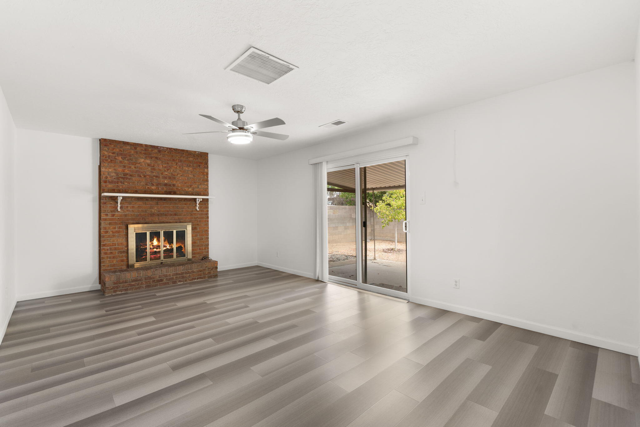 6101 Brenda Avenue NE