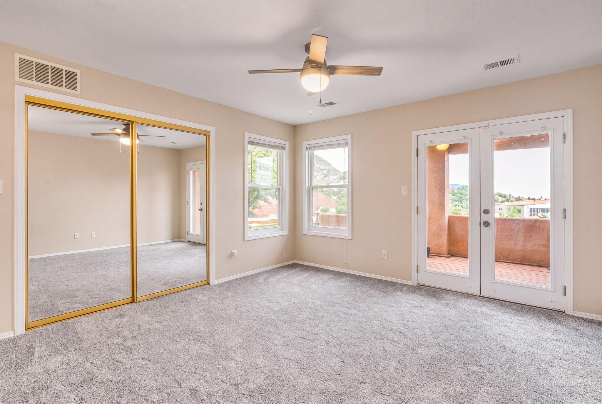 18 Tierra Monte Drive NE