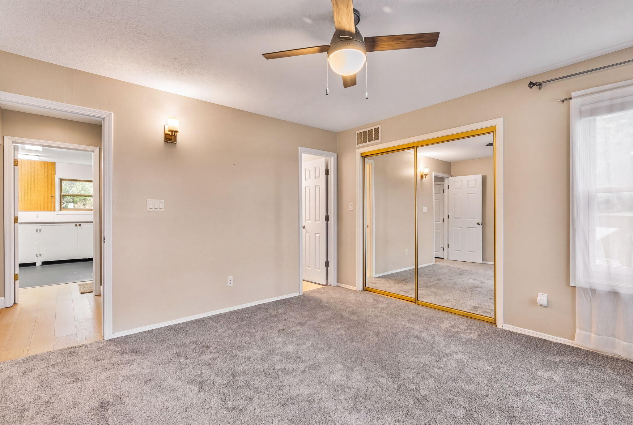 18 Tierra Monte Drive NE