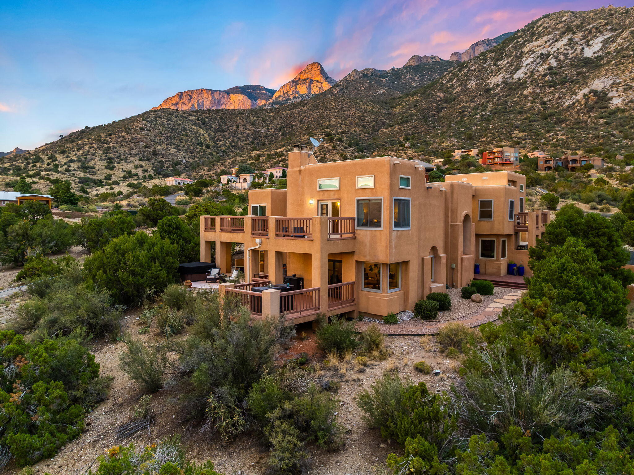 18 Tierra Monte Drive NE