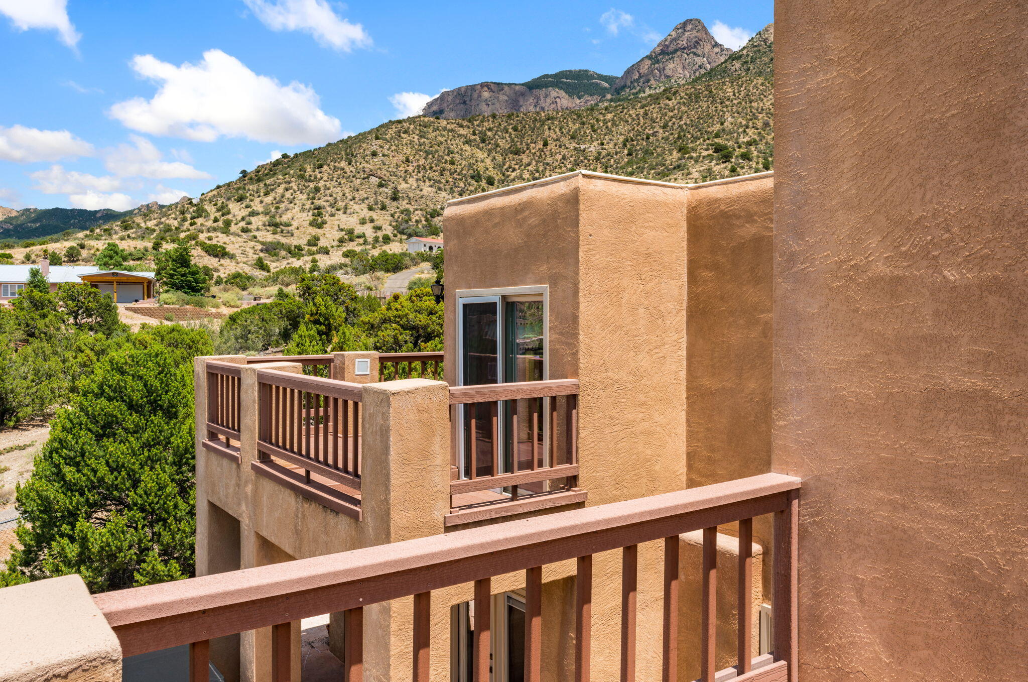 18 Tierra Monte Drive NE