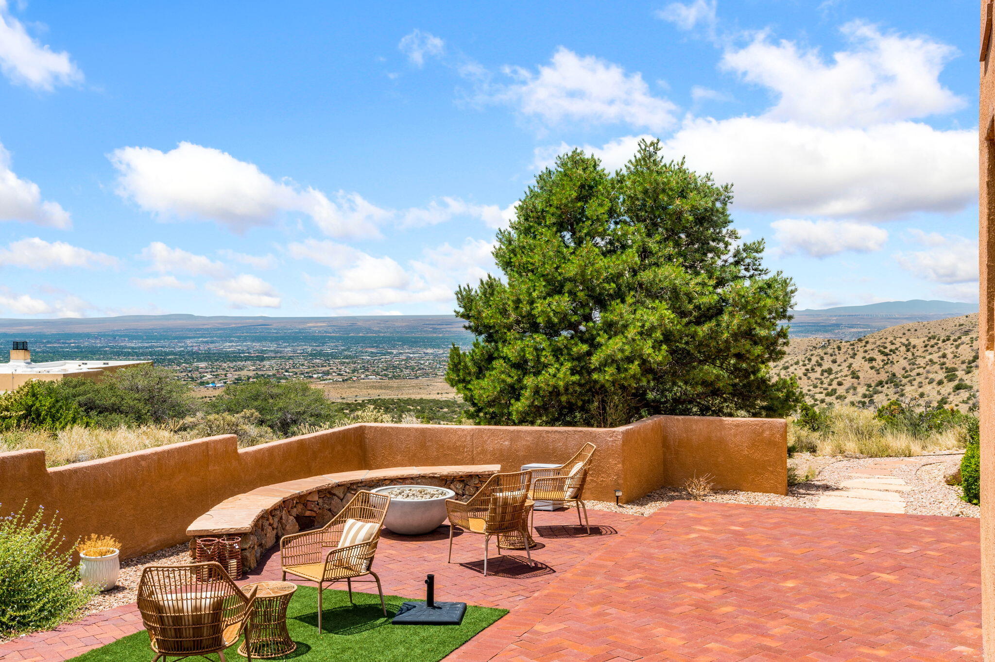 18 Tierra Monte Drive NE