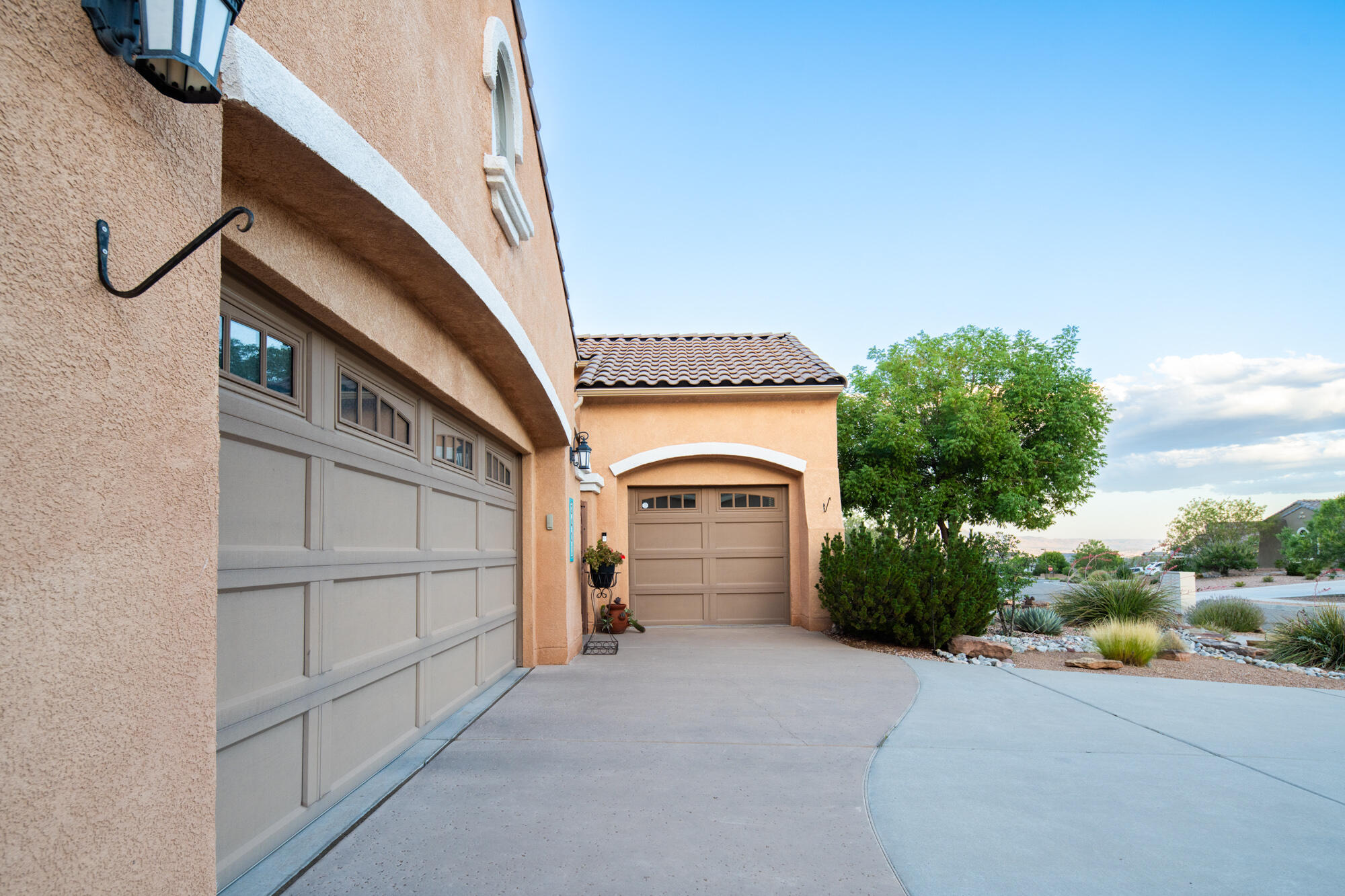 2401 Desert View Road NE