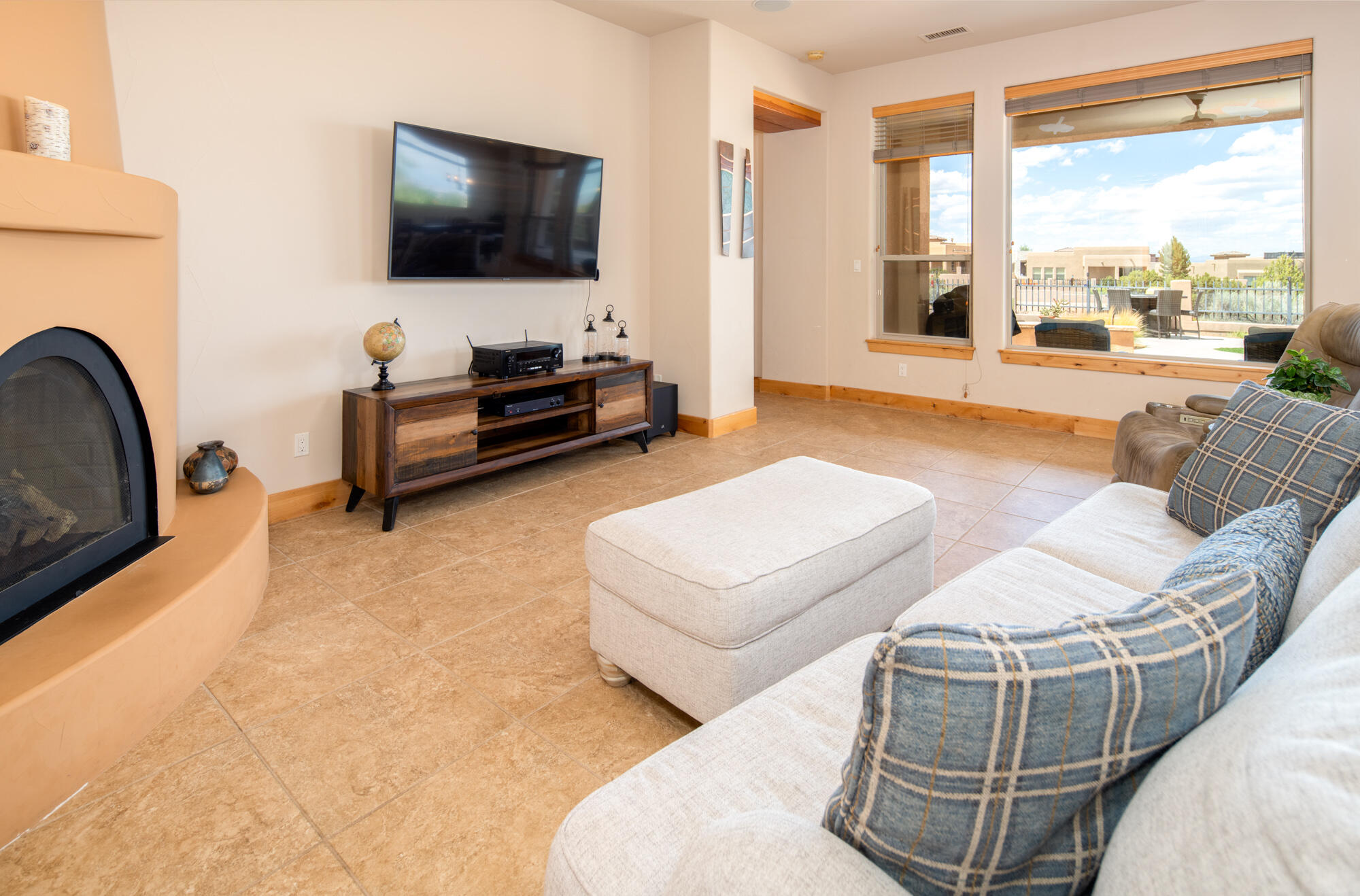 2401 Desert View Road NE