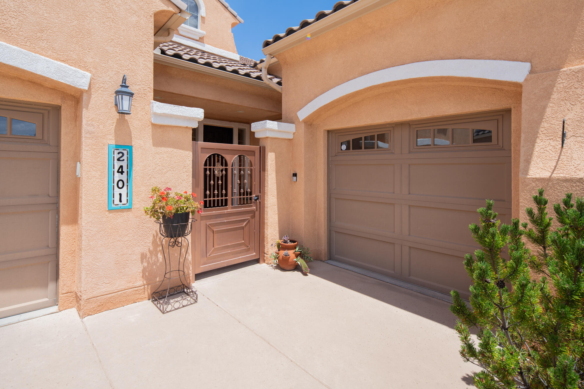 2401 Desert View Road NE