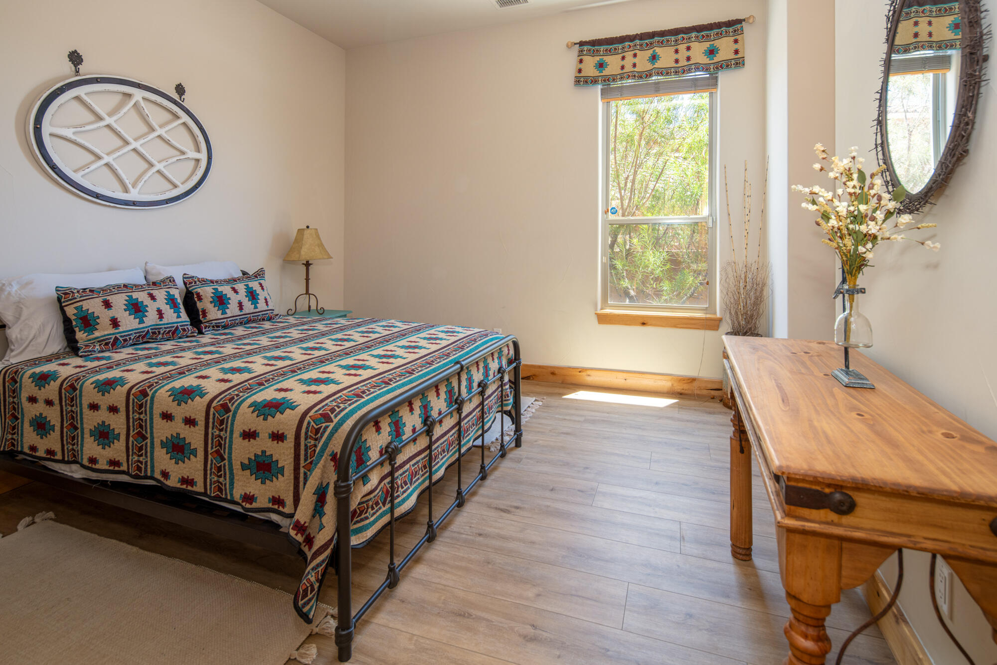 2401 Desert View Road NE