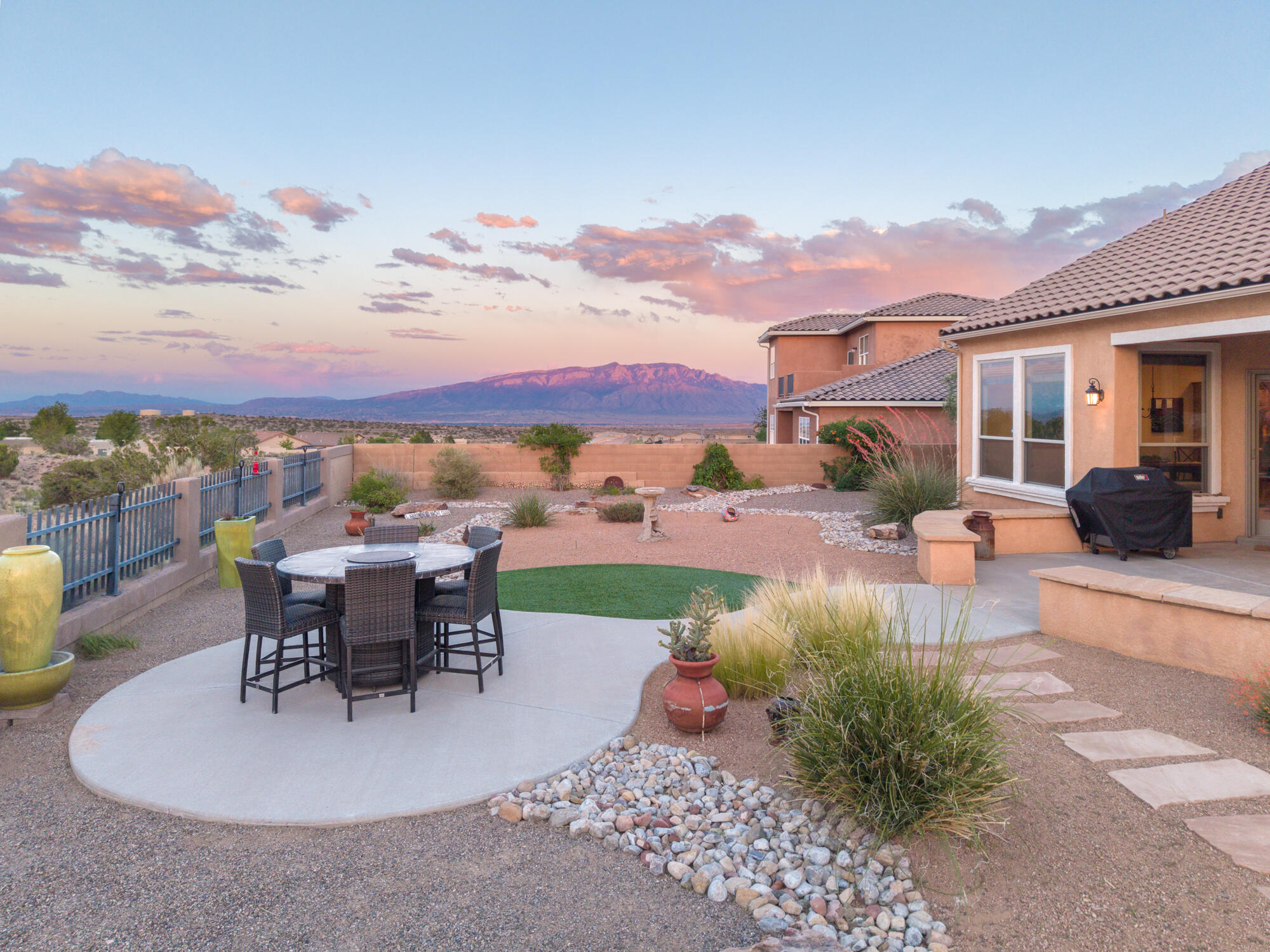 2401 Desert View Road NE