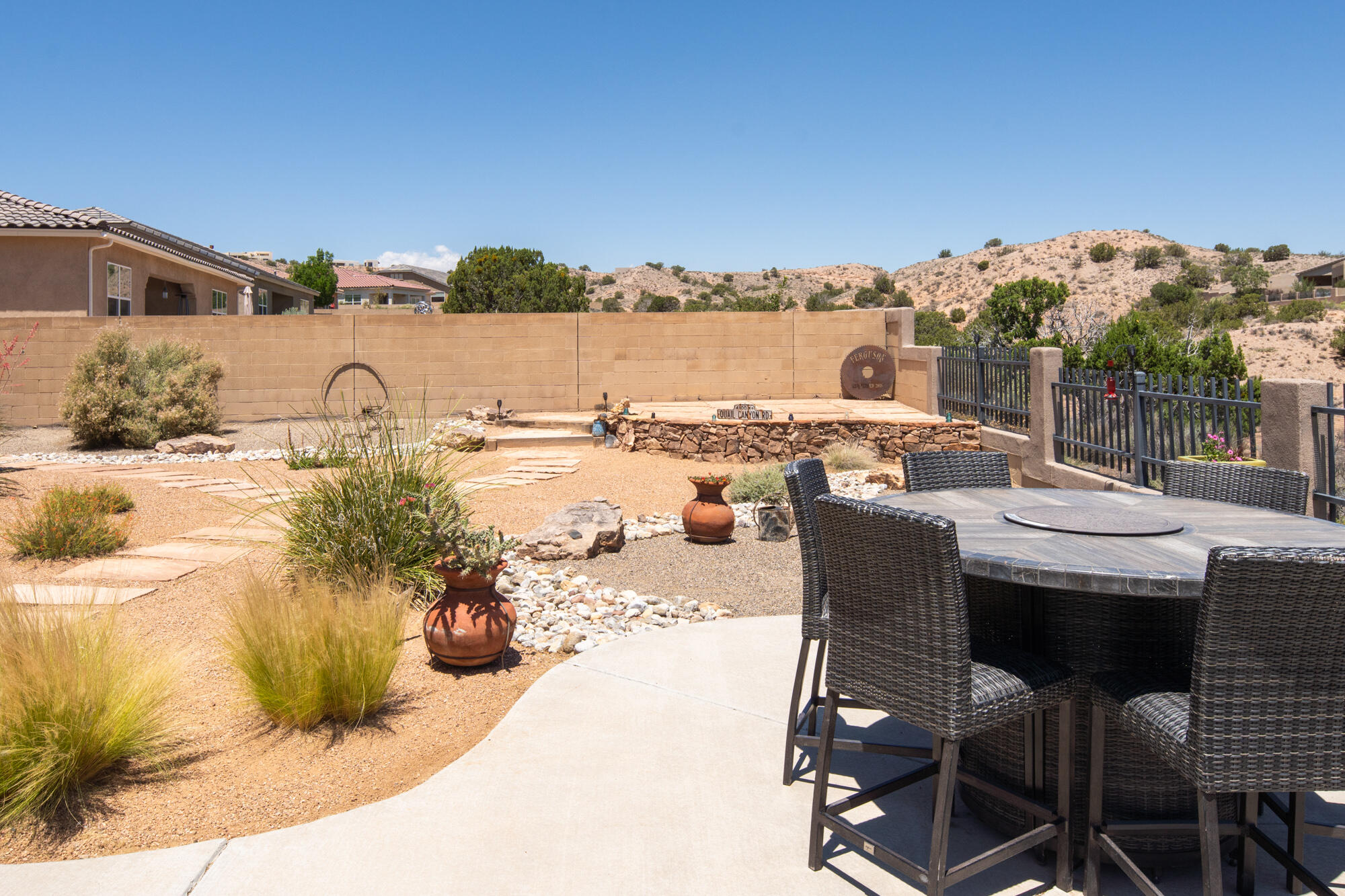 2401 Desert View Road NE