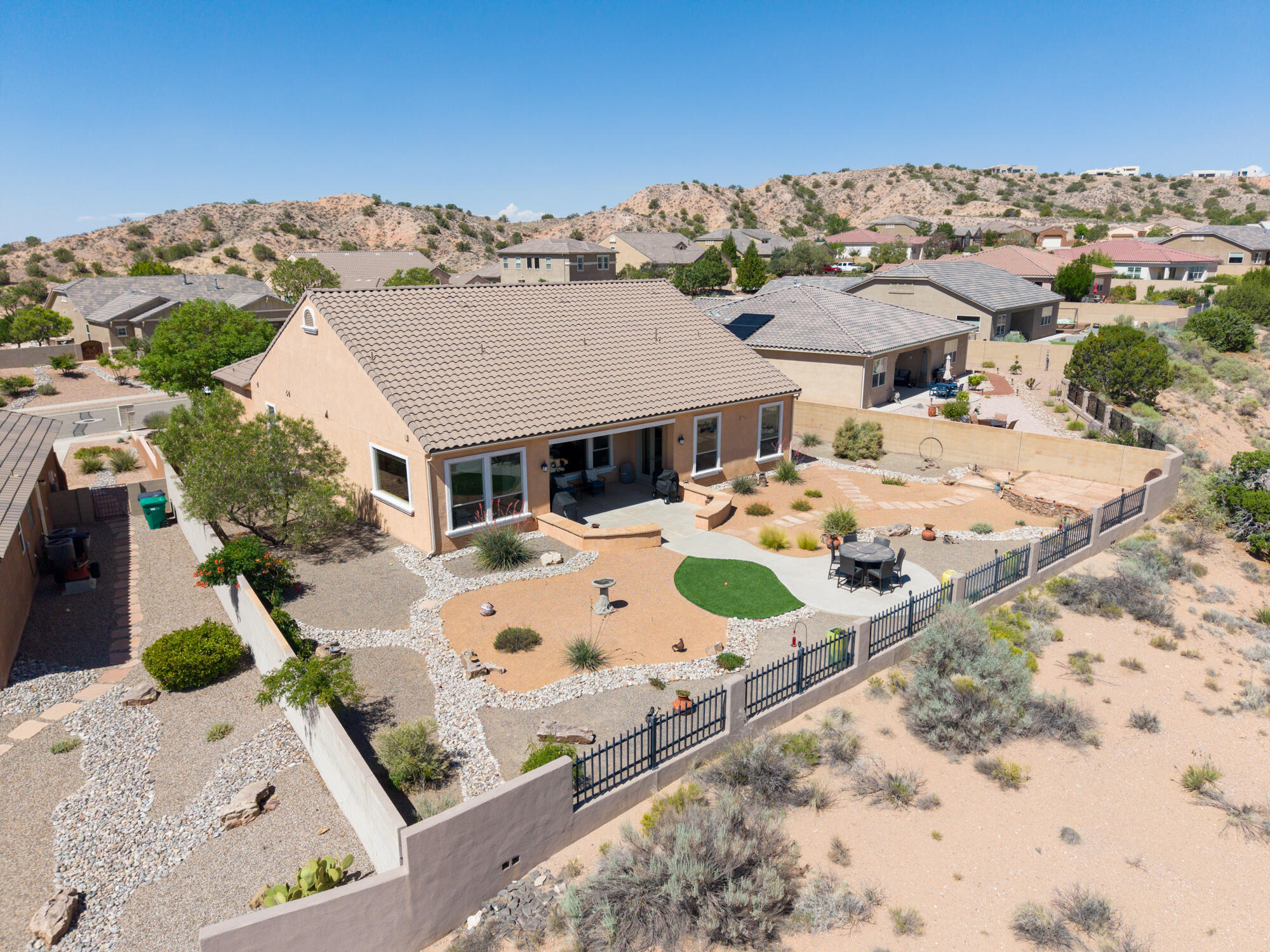 2401 Desert View Road NE