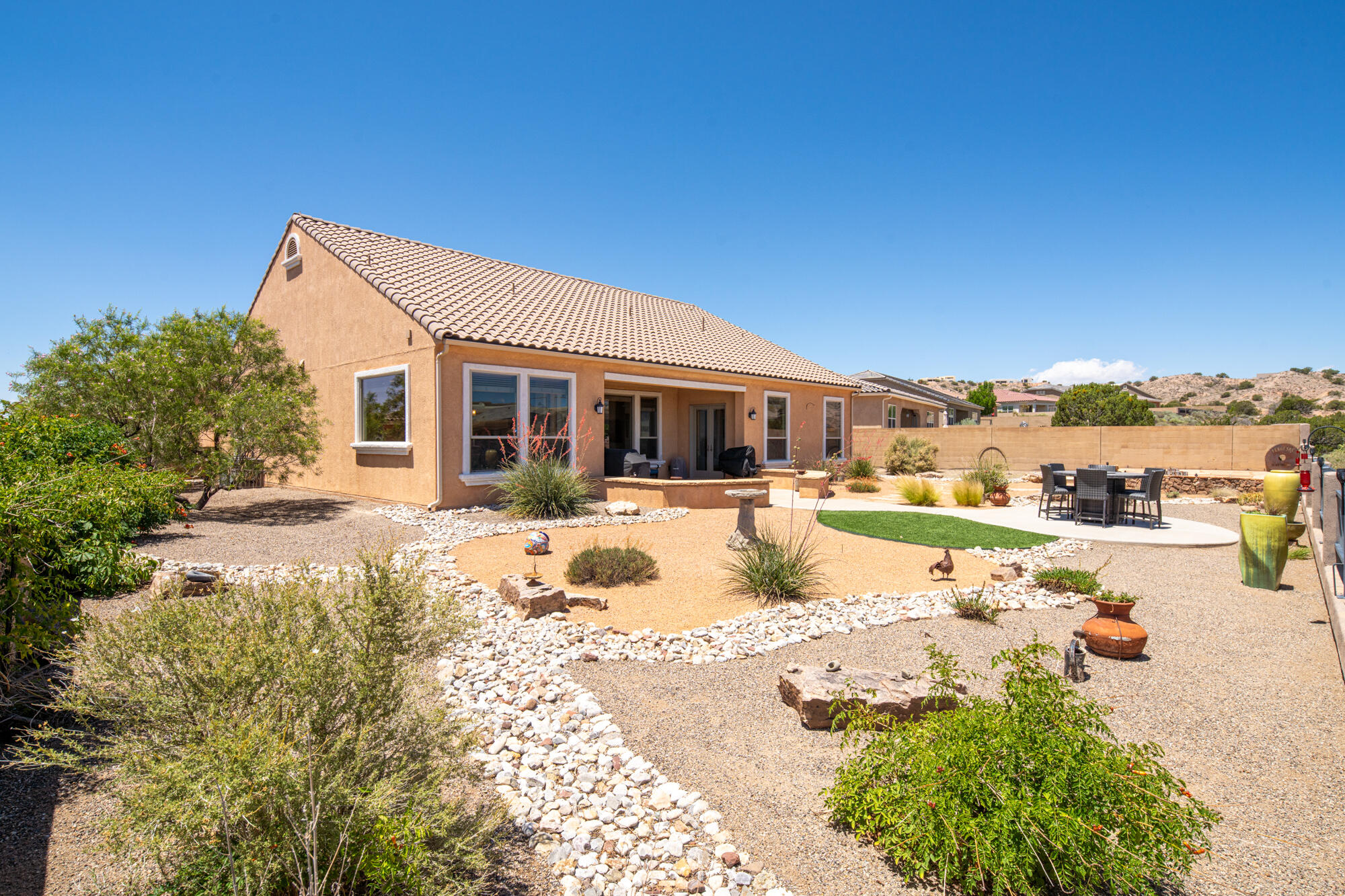 2401 Desert View Road NE
