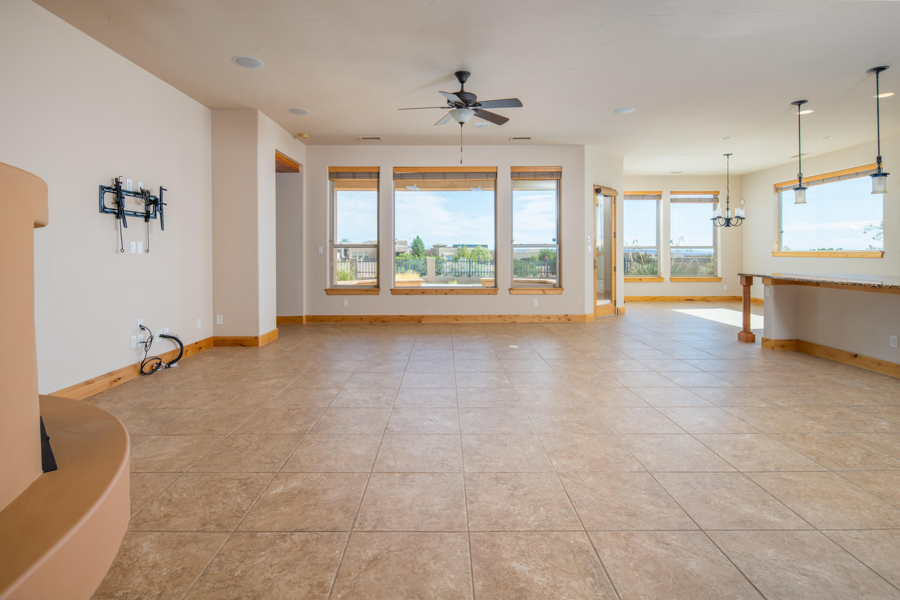 2401 Desert View Road NE
