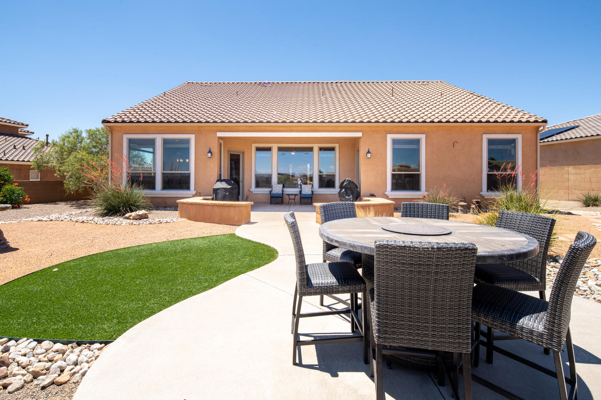 2401 Desert View Road NE