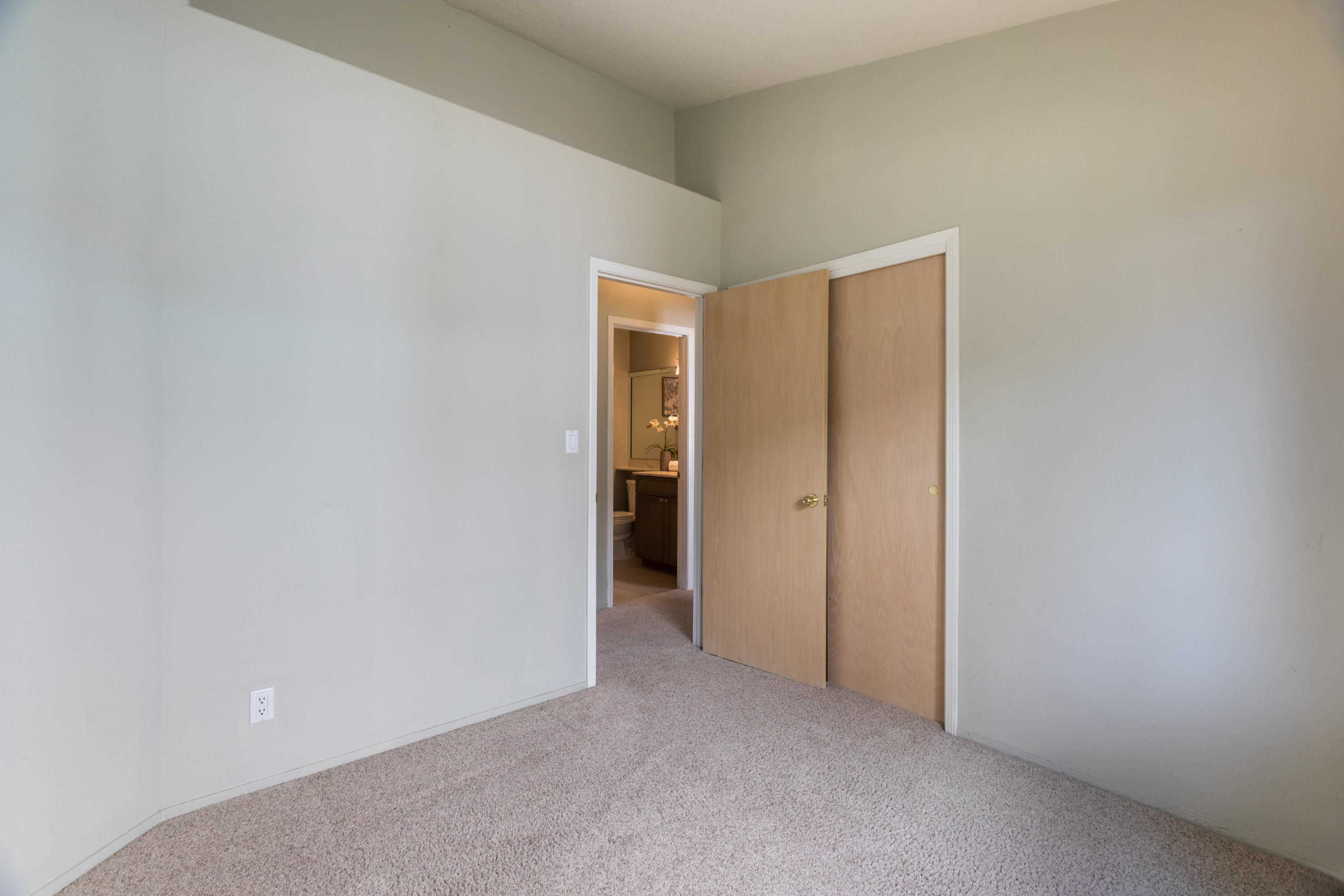 7816 Oakland Avenue NE