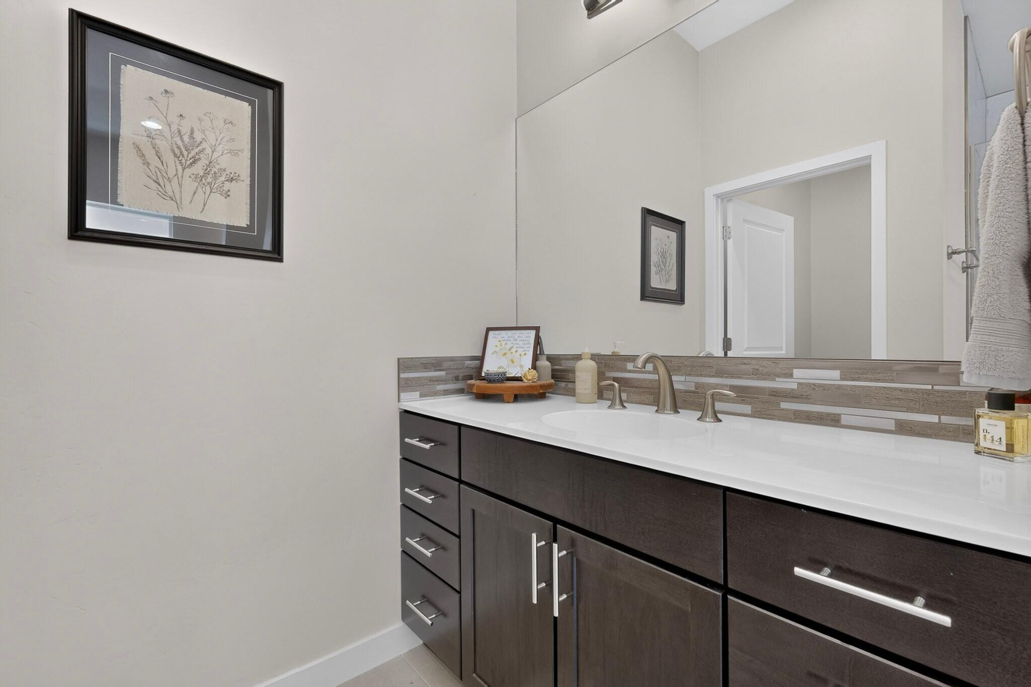 239 Vista Azul Lane NW