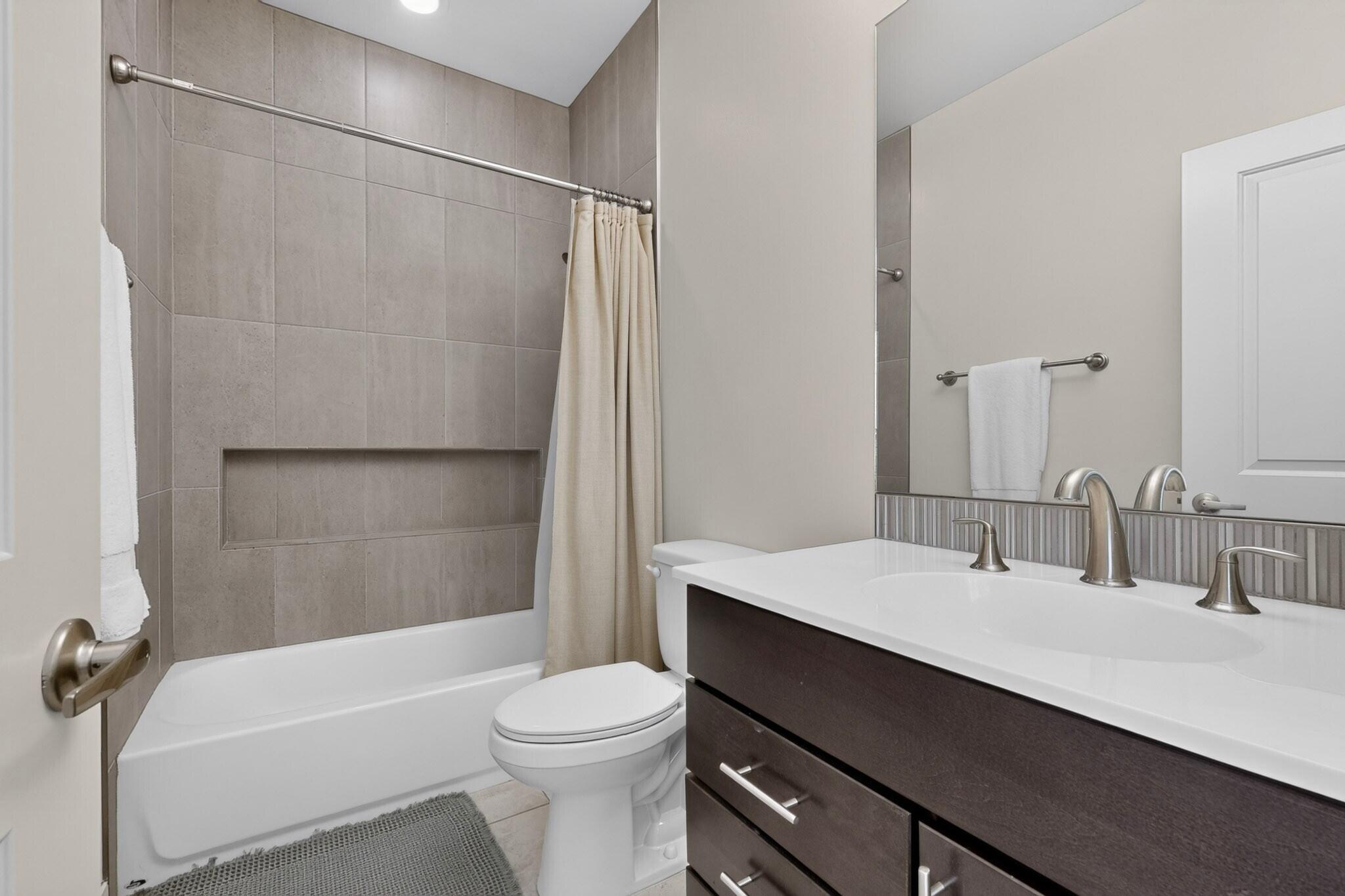 239 Vista Azul Lane NW