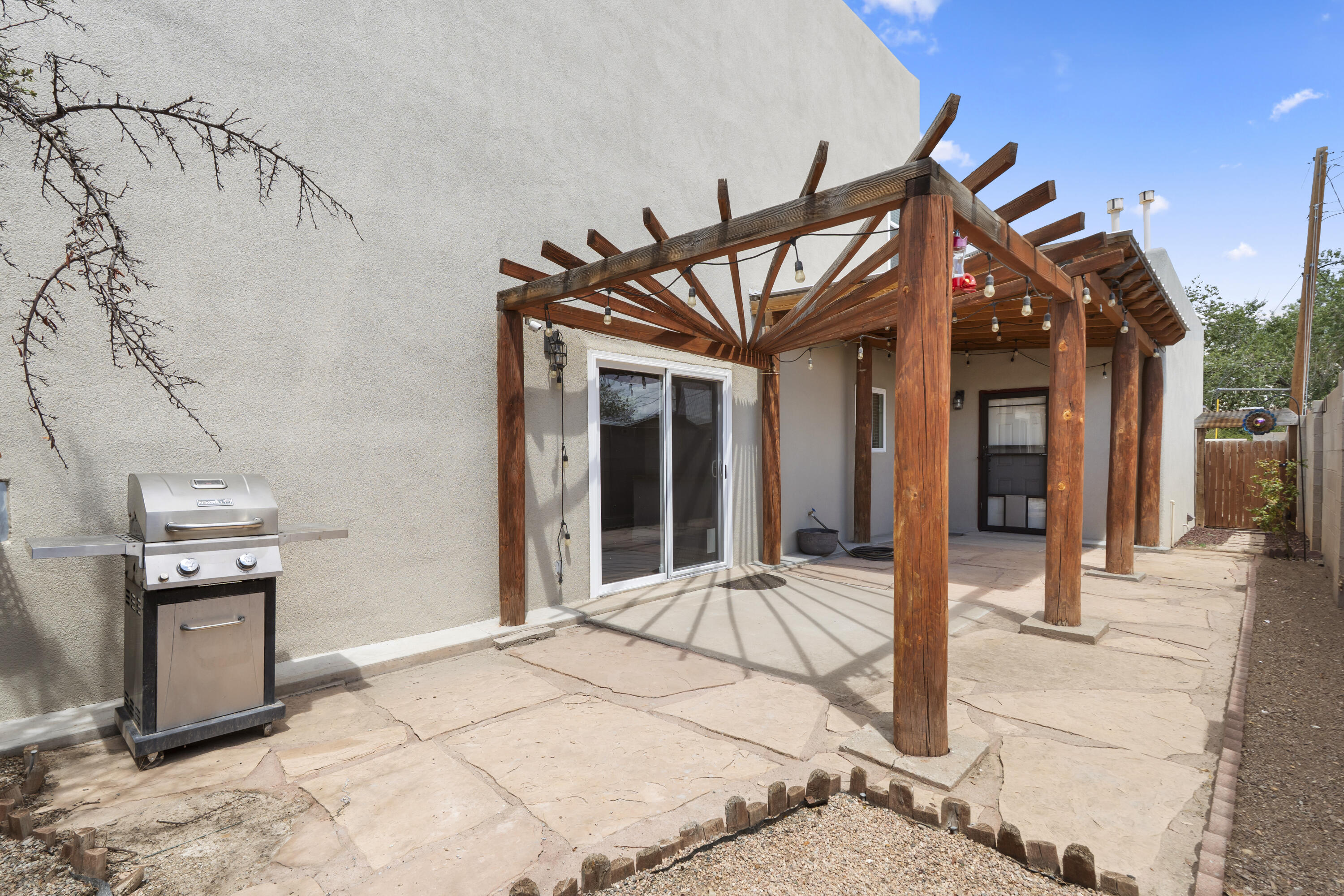 506 Phoenix Avenue NW