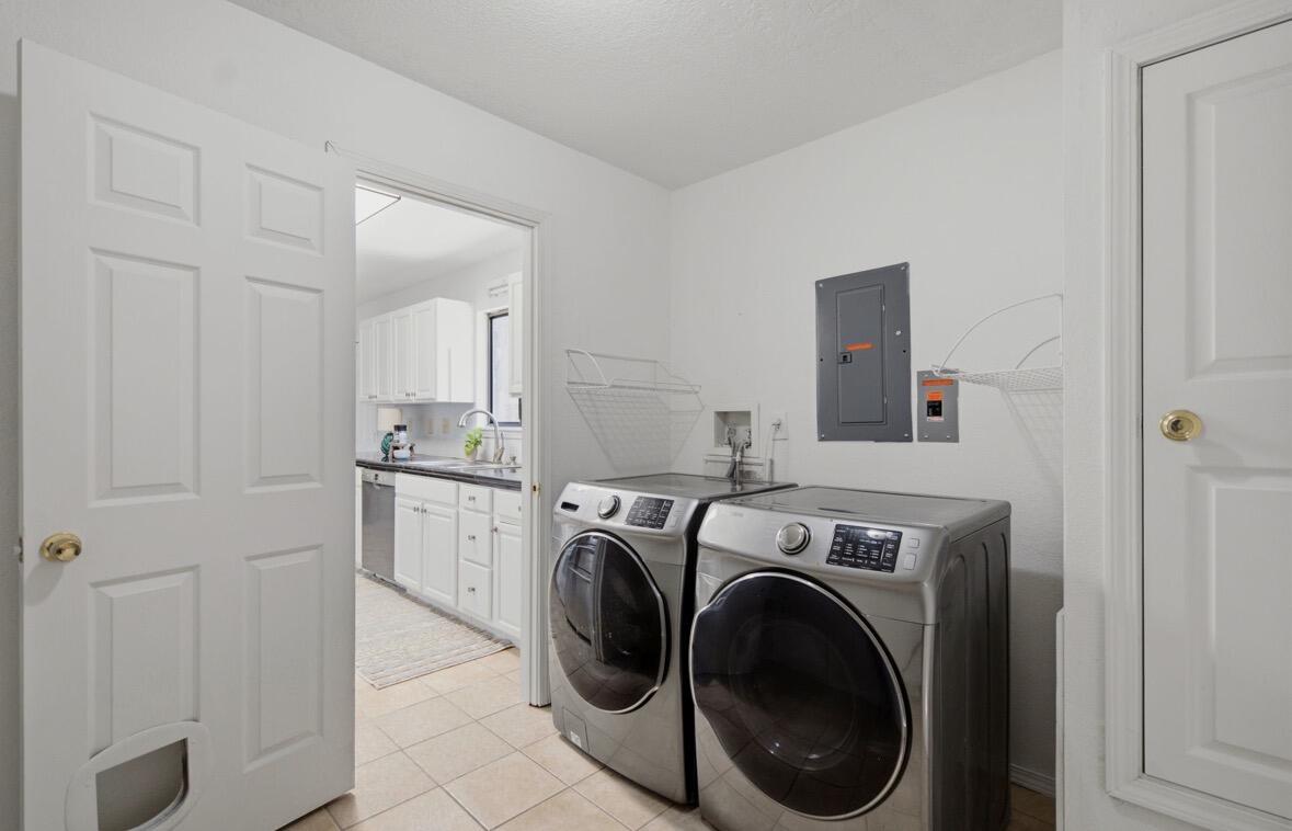1906 Adonis Court NE