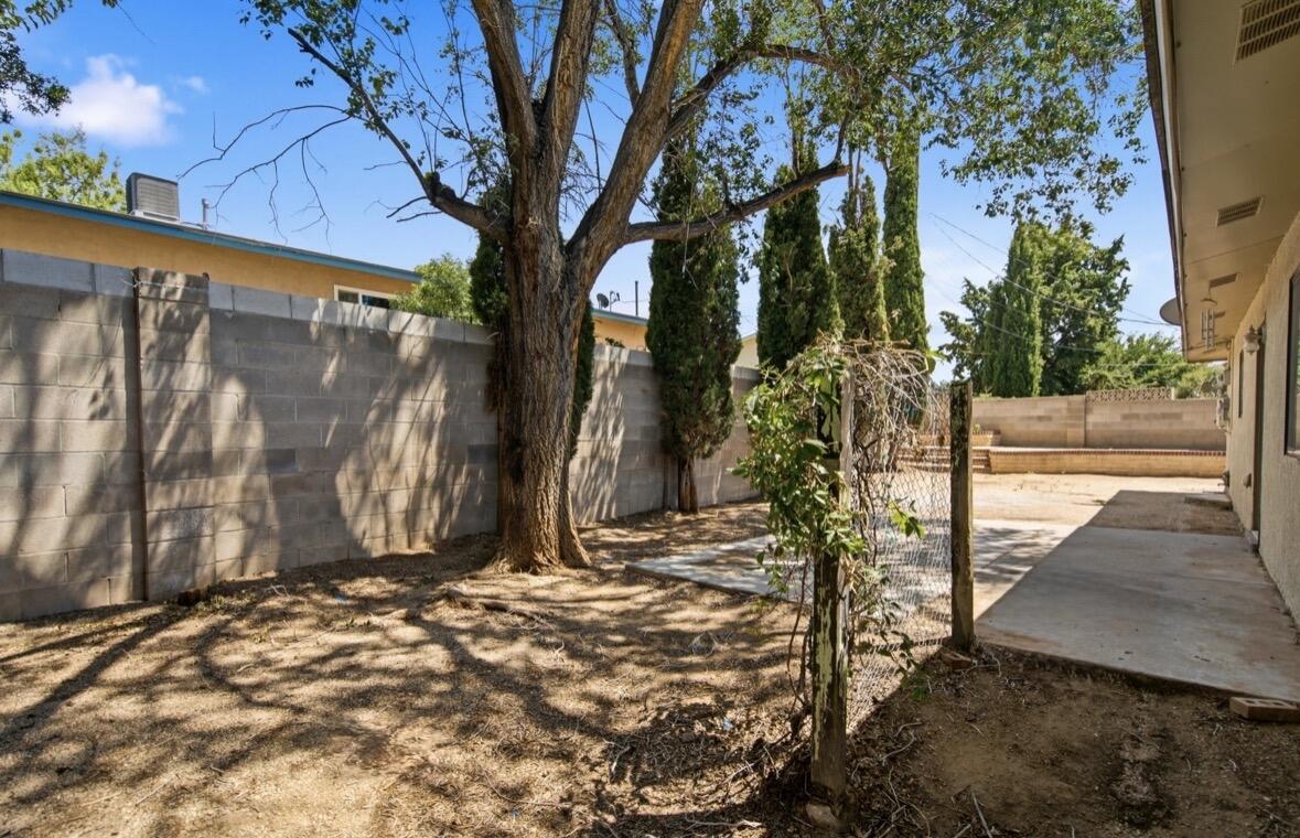 1906 Adonis Court NE