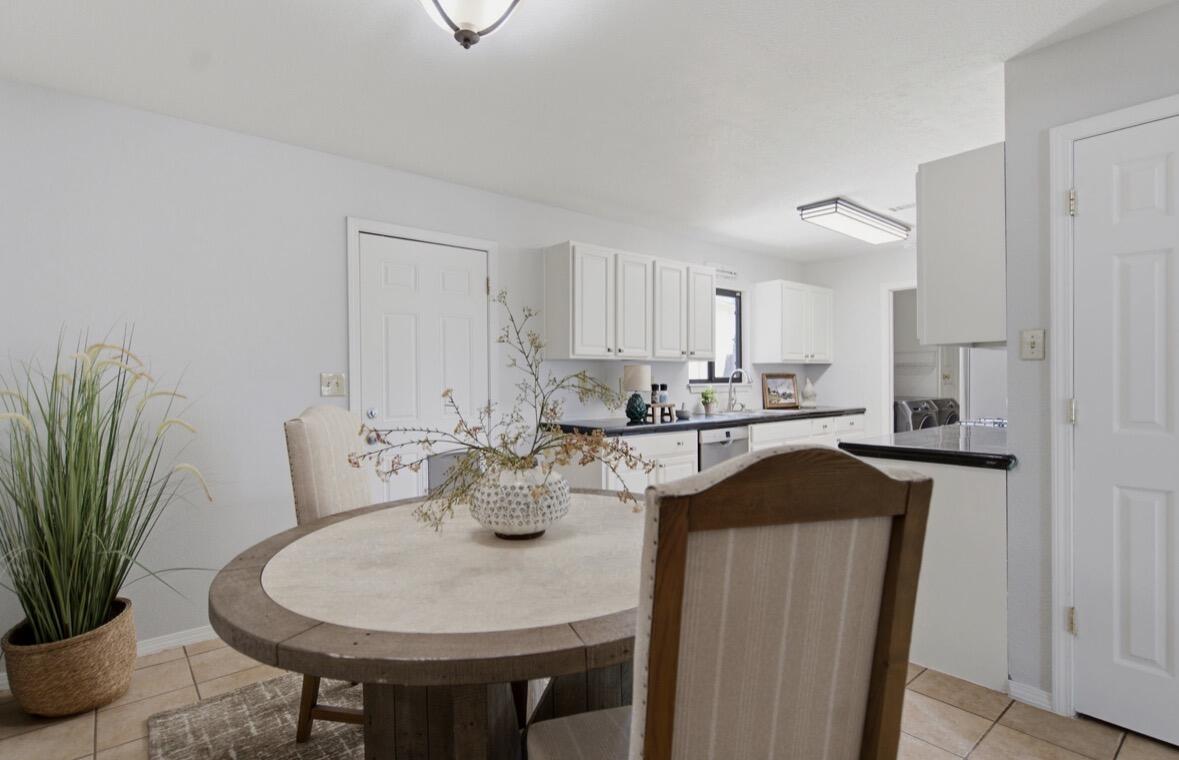1906 Adonis Court NE