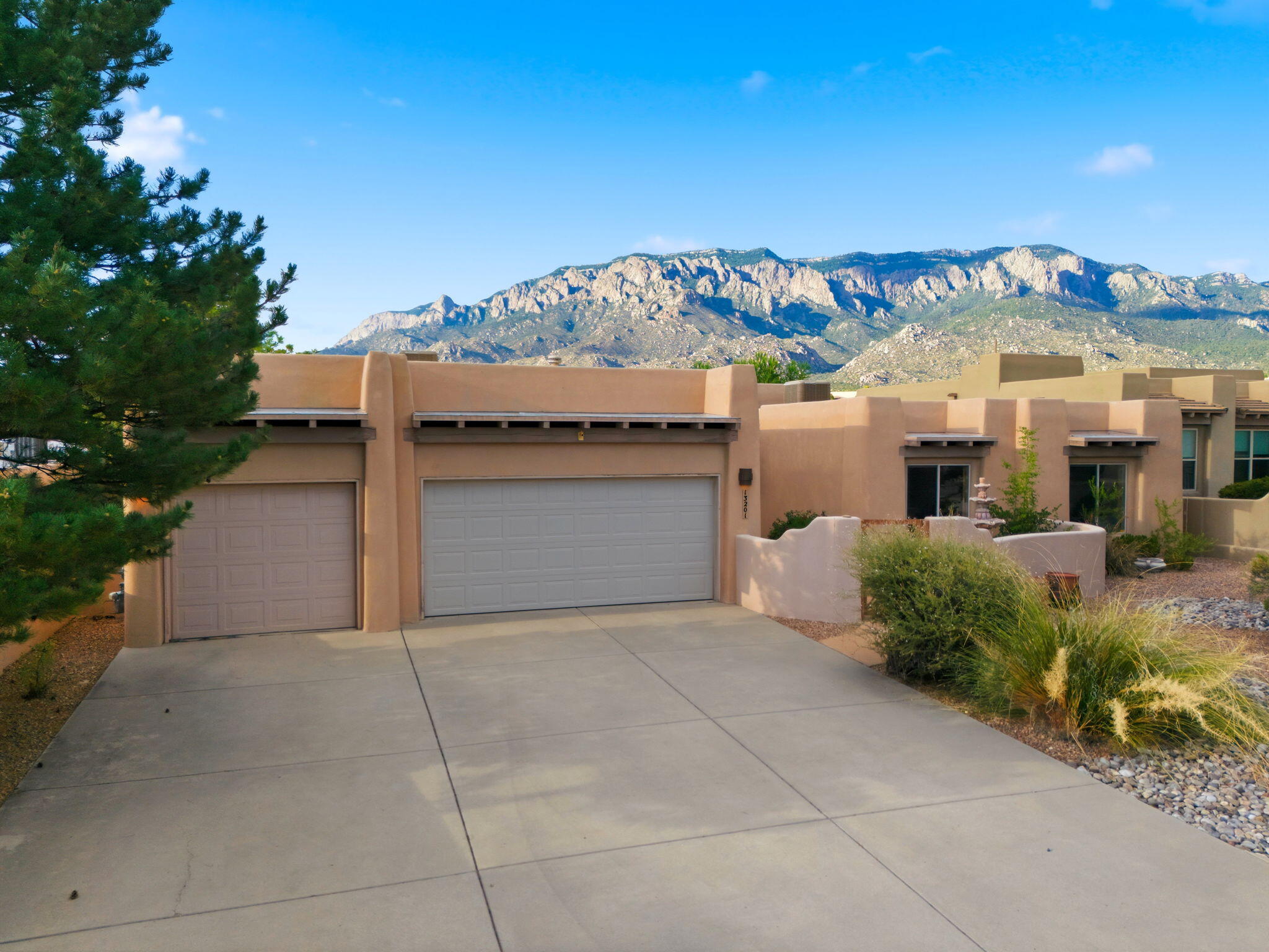 13201 Desert Rose Avenue NE