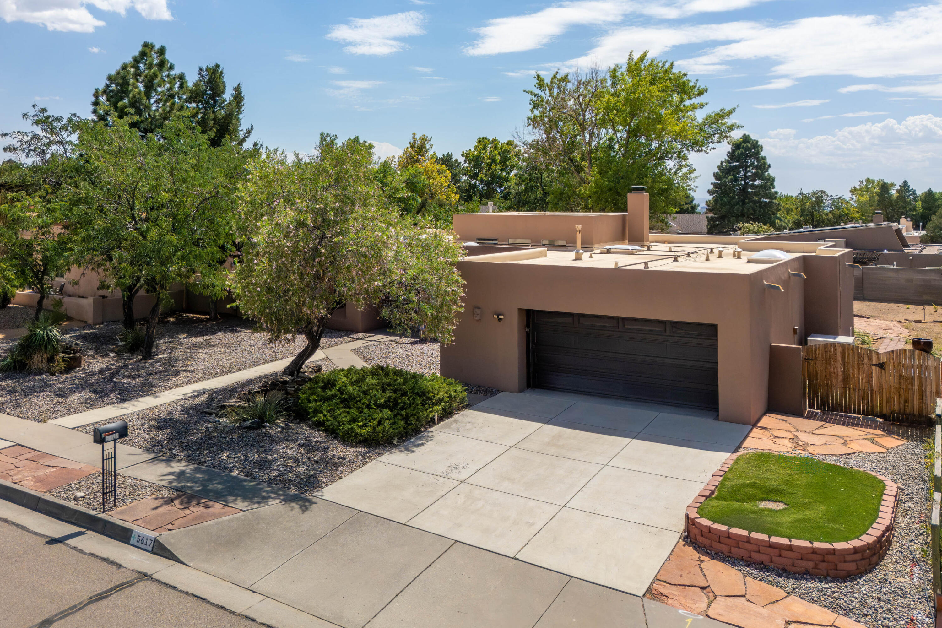 5617 Cometa Court NE