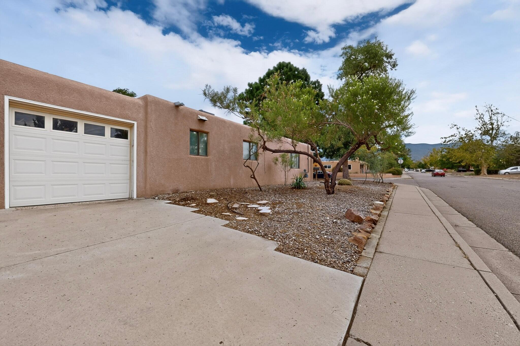 1601 Hendola Drive NE