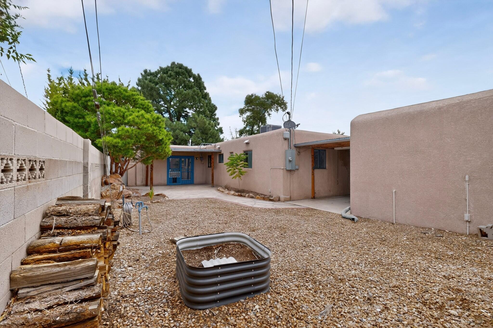 1601 Hendola Drive NE