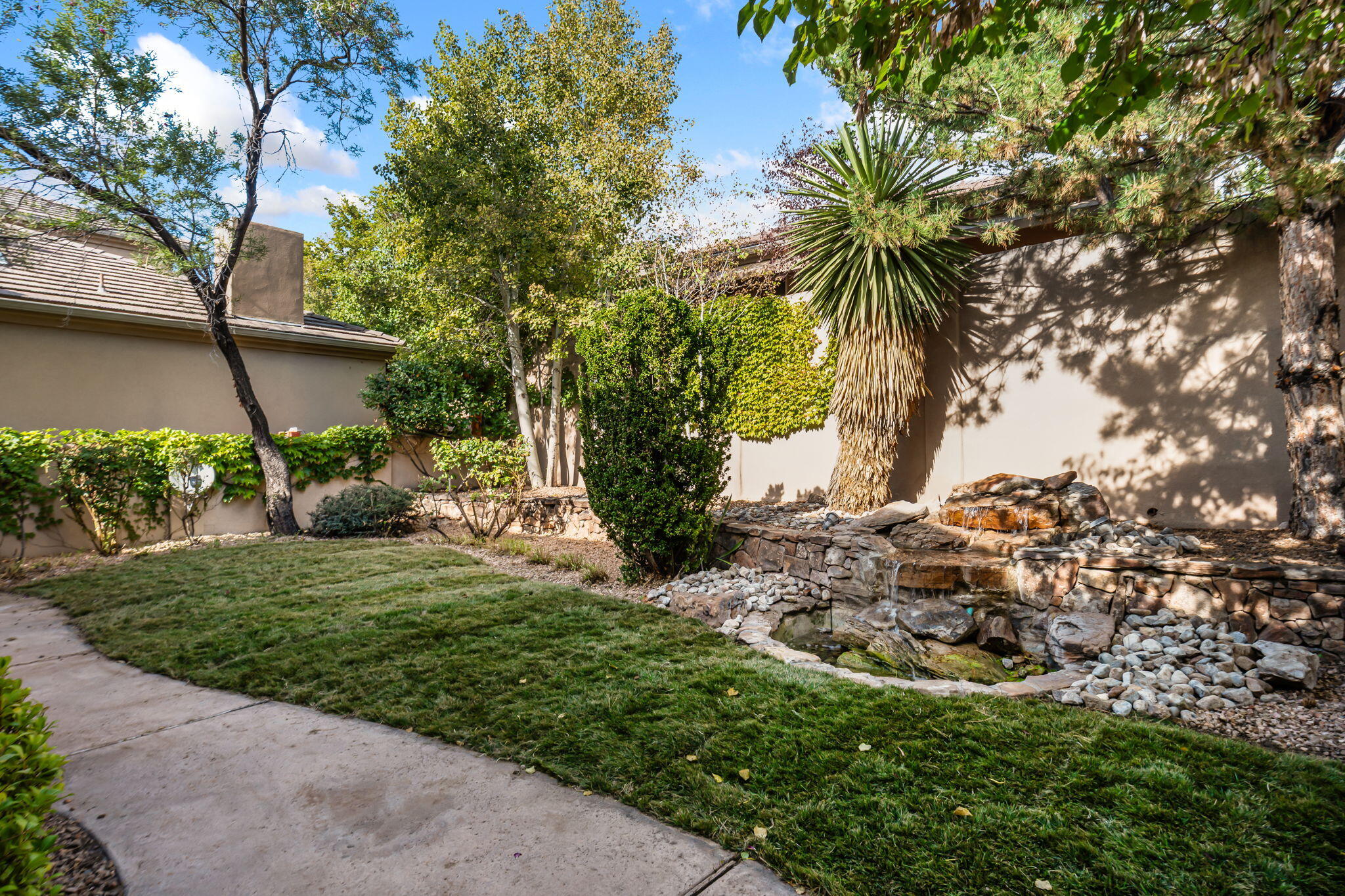 6004 Wildflower Trail NE
