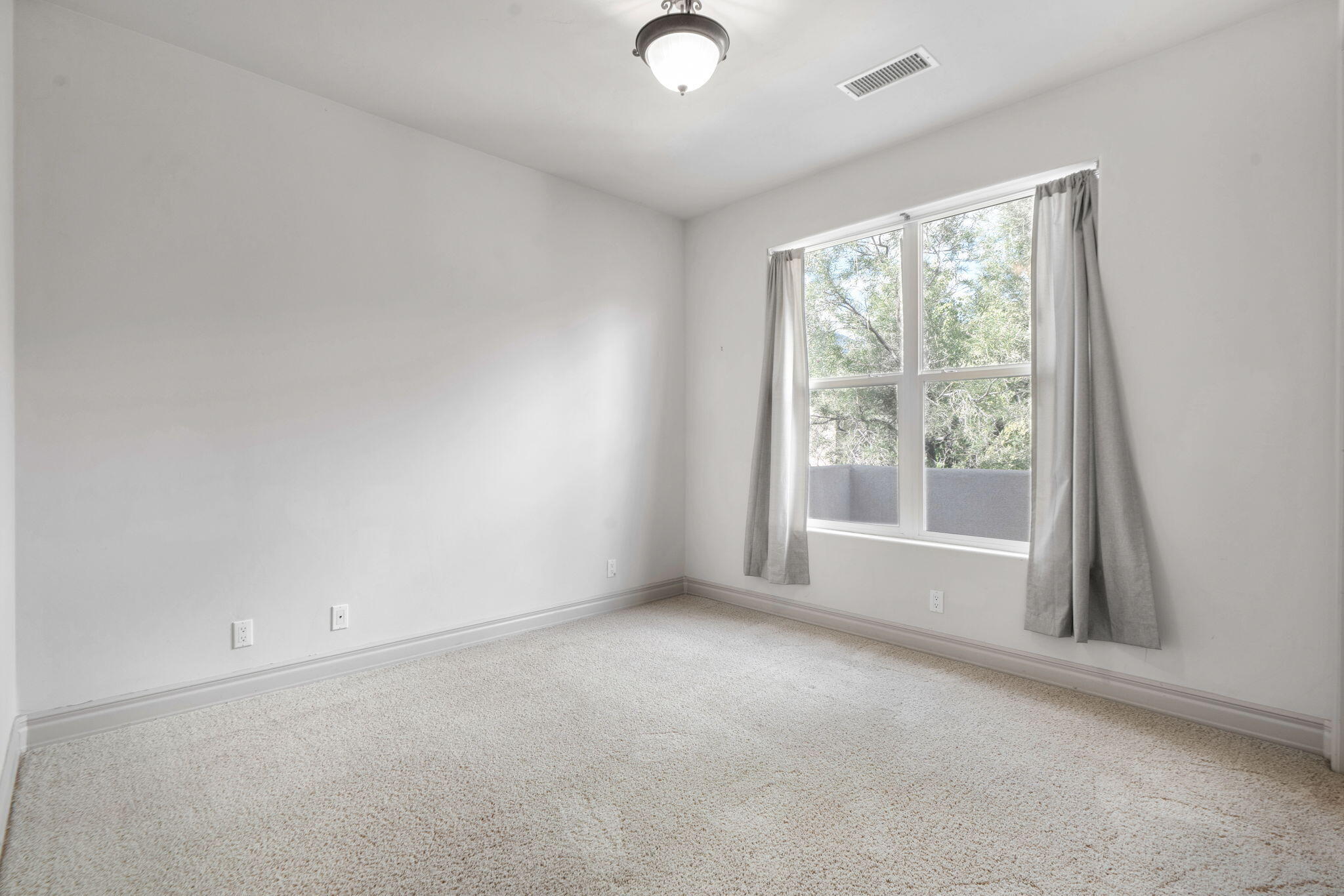 6004 Wildflower Trail NE