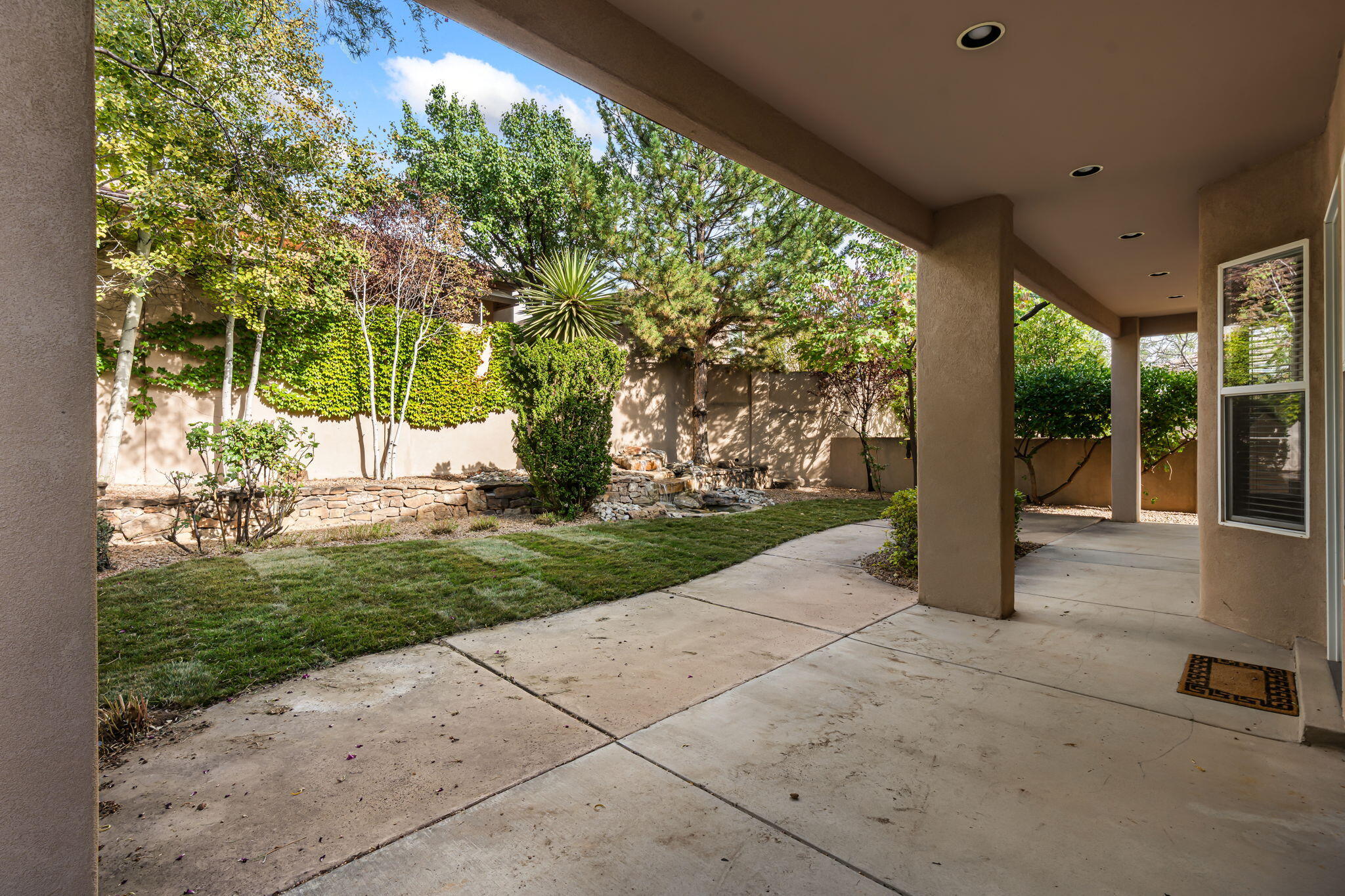 6004 Wildflower Trail NE