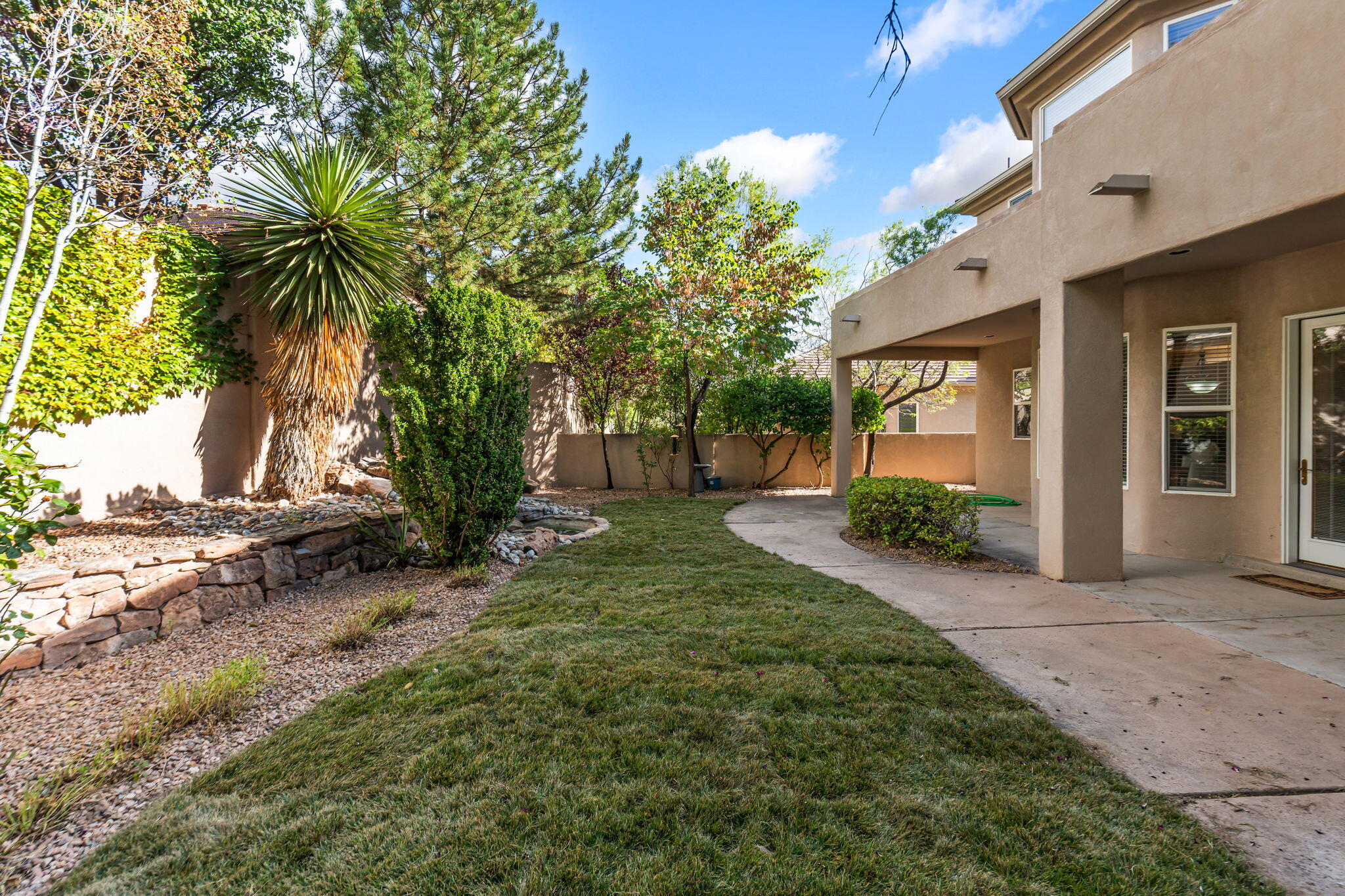 6004 Wildflower Trail NE